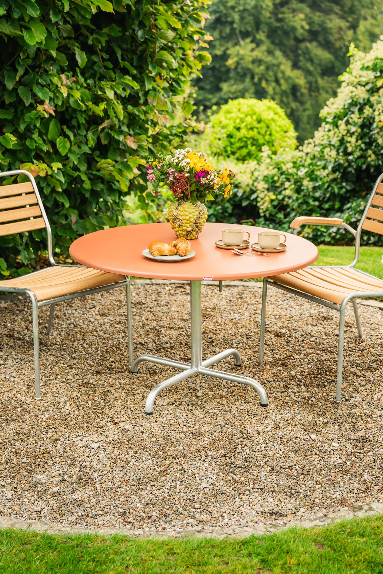 Hochwertiger Davos Glasfaser-Salontisch ø100/62 cm, wetterfest, klappbar, hitzebeständig, langlebig und pflegeleicht – perfekt für Garten, Terrasse und Outdoor-Bereich.