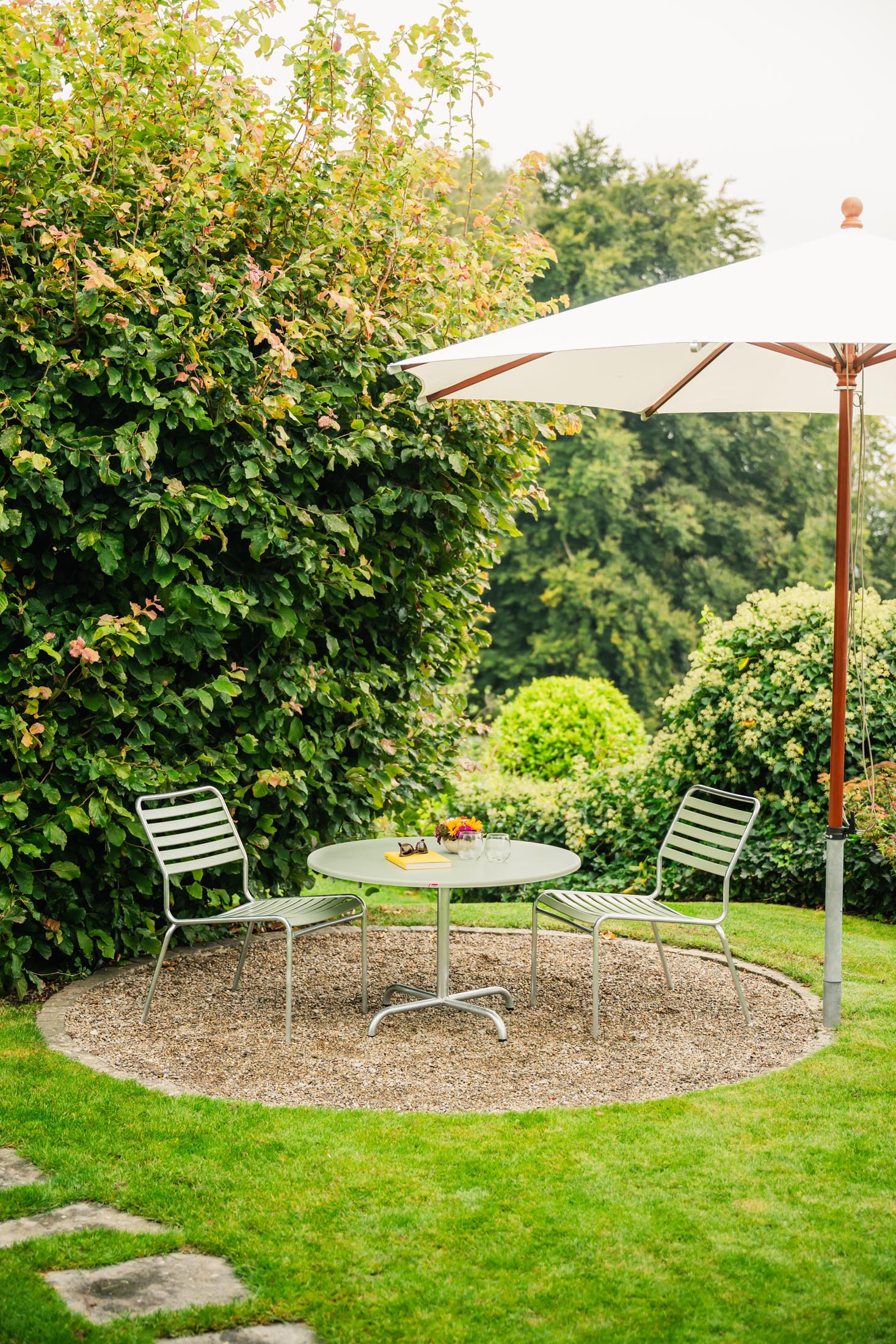 Eleganter, klappbarer Davos Glasfaser-Salontisch ø100/62 cm, wetterfest, langlebig, pflegeleicht, Schweizer Qualität, ideal für Terrasse und Garten.