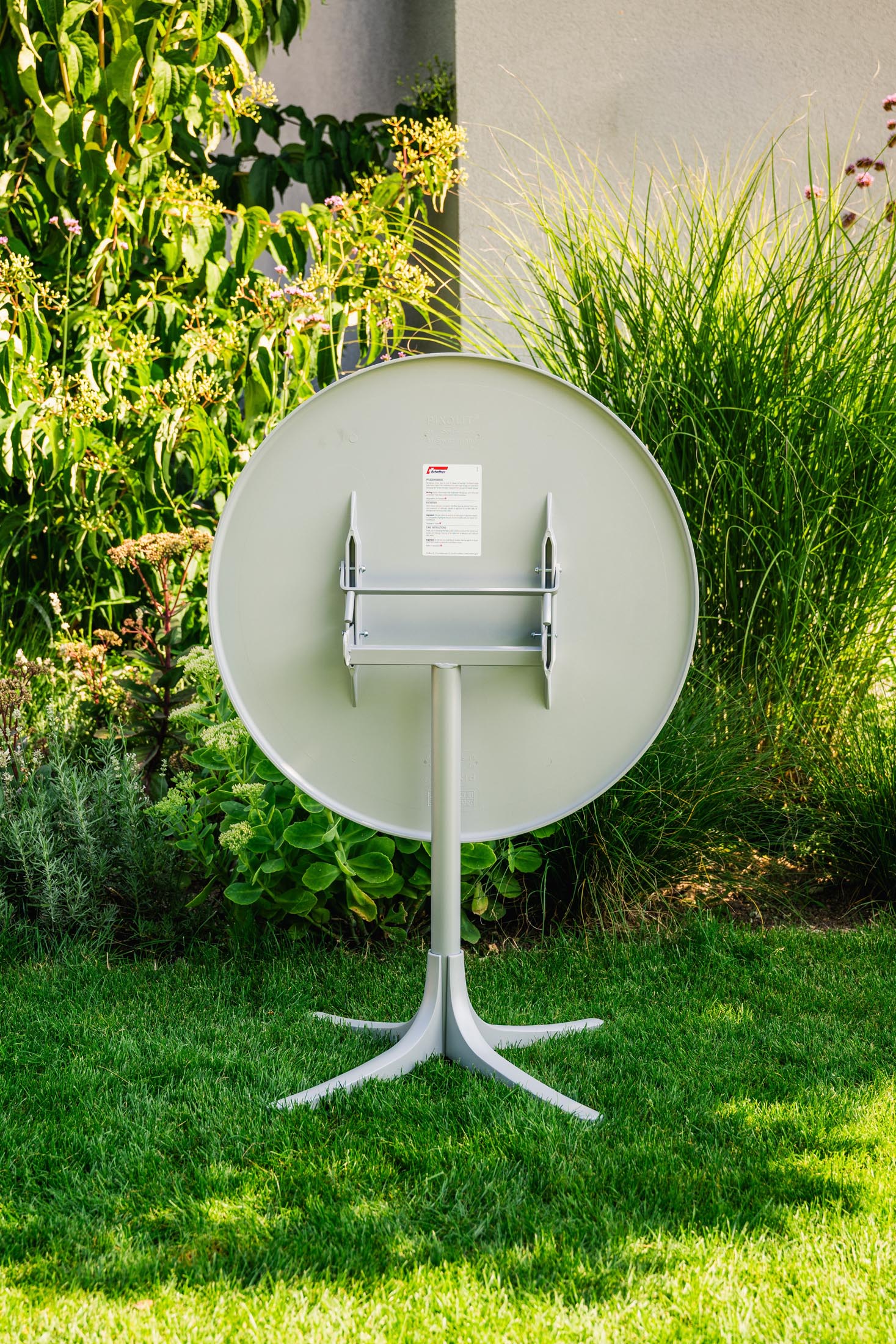 Schaffhausen Glasfaser-Gartentisch ø75 klappbar in Alusilber präsentiert im Onlineshop von KAQTU Design AG. Gartentisch ist von Schaffner