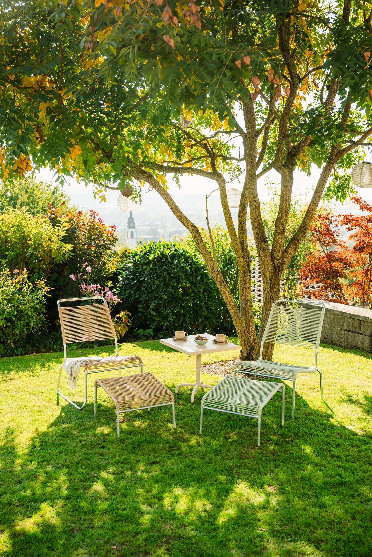 Säntis Metall-Beistelltisch Outdoor 50x50 / 50 in Pastellsand präsentiert im Onlineshop von KAQTU Design AG. Beistelltisch Outdoor ist von Schaffner
