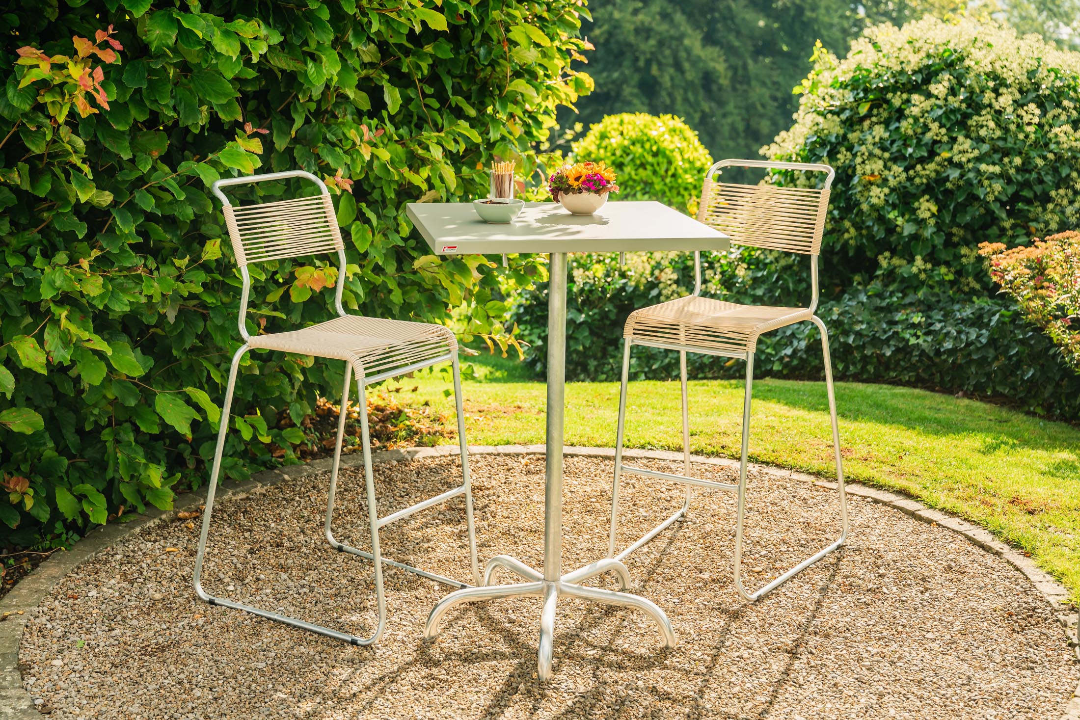 Säntis Metall-Stehtisch Outdoor 70x70 / 110 klappbar in Hellgrün präsentiert im Onlineshop von KAQTU Design AG. Hochtisch Outdoor ist von Schaffner