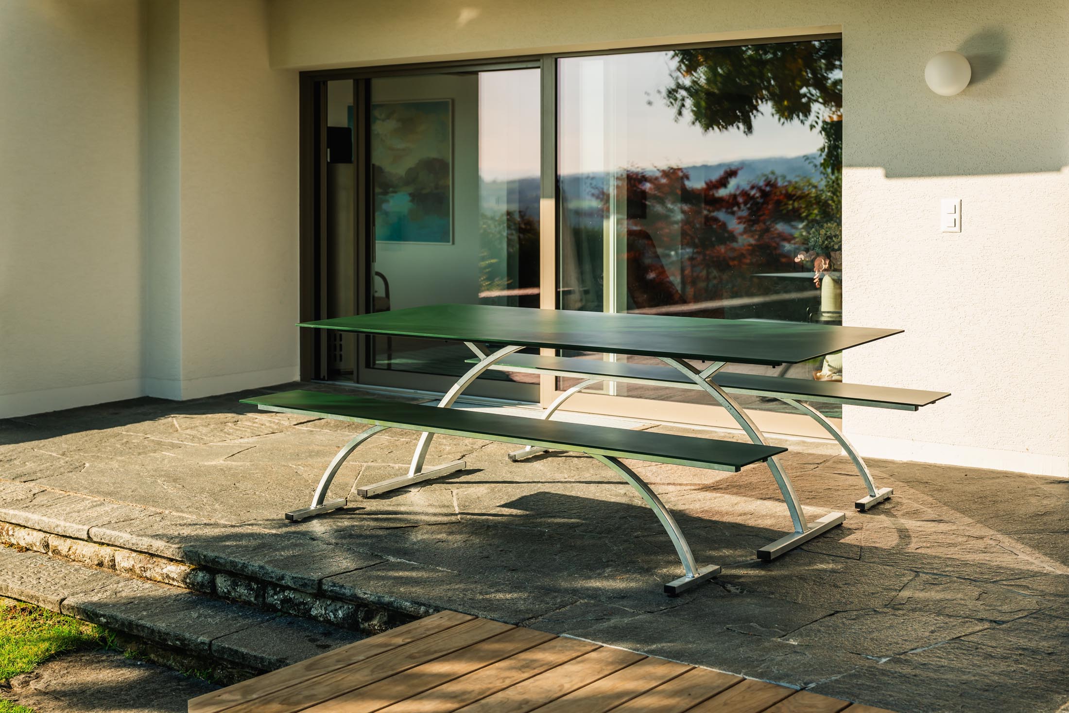 Bernardino Gartentisch aus Glasfaser 220x100 klappbar in Alusilber präsentiert im Onlineshop von KAQTU Design AG. Gartentisch ist von Schaffner
