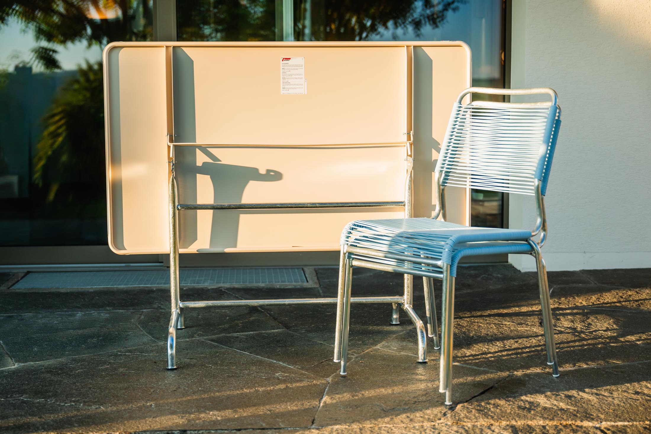 Rigi Metall-Gartentisch 140x80 klappbar in Pastellsand präsentiert im Onlineshop von KAQTU Design AG. Gartentisch ist von Schaffner