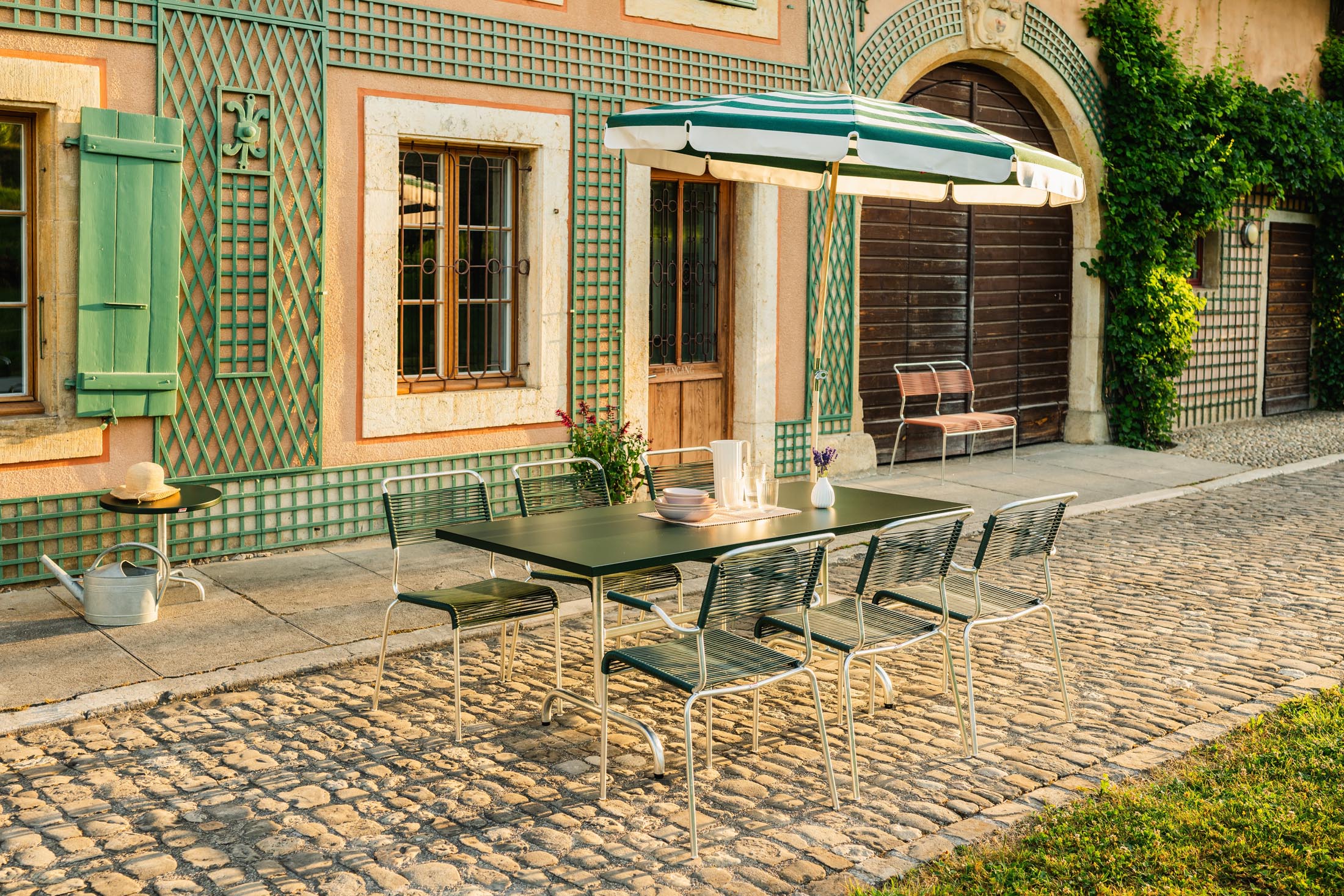 Hochwertiger, wetterfester Säntis Metall-Gartentisch 180x80 cm, klappbar, langlebig, stilvoll, Schweizer Qualität – ideal für Garten, Balkon oder Terrasse.