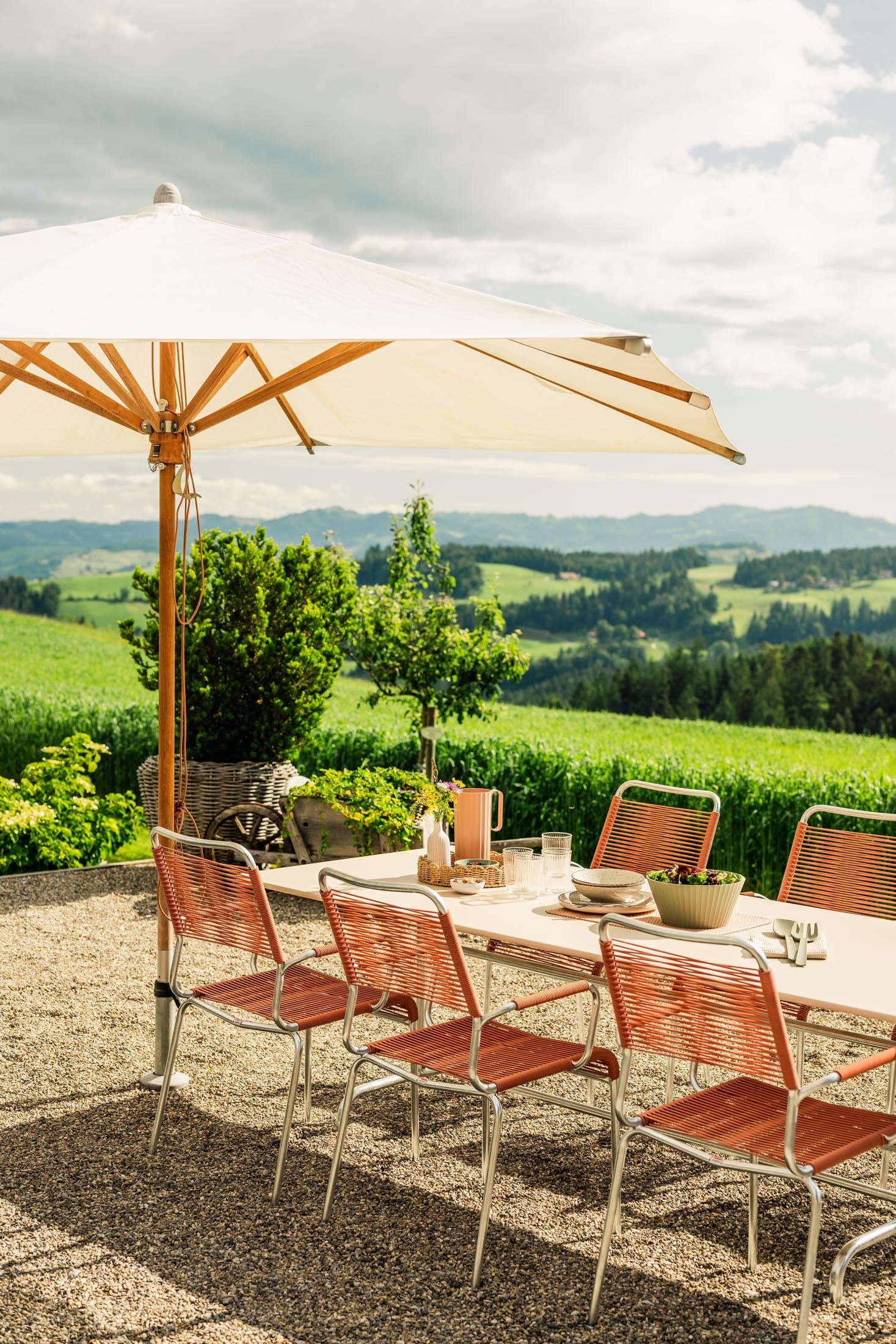 Robuster, wetterfester Rigi Metall-Gartentisch 240x90 cm von Schaffner, klappbar und stilvoll – perfekt für Garten, Balkon oder Terrasse, platzsparend und langlebig.