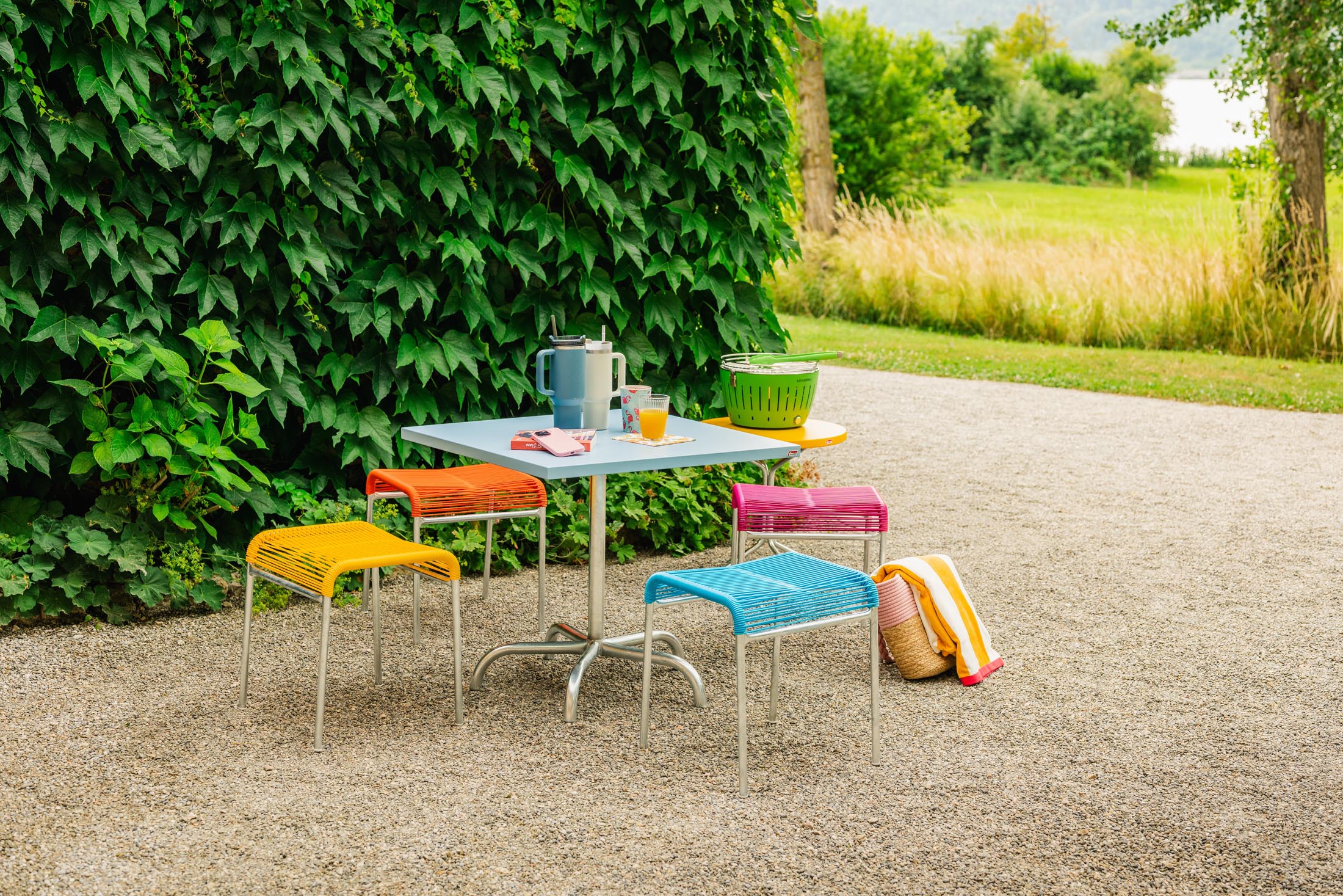 Säntis Metall-Gartentisch 70x70 klappbar in Rot präsentiert im Onlineshop von KAQTU Design AG. Gartentisch ist von Schaffner