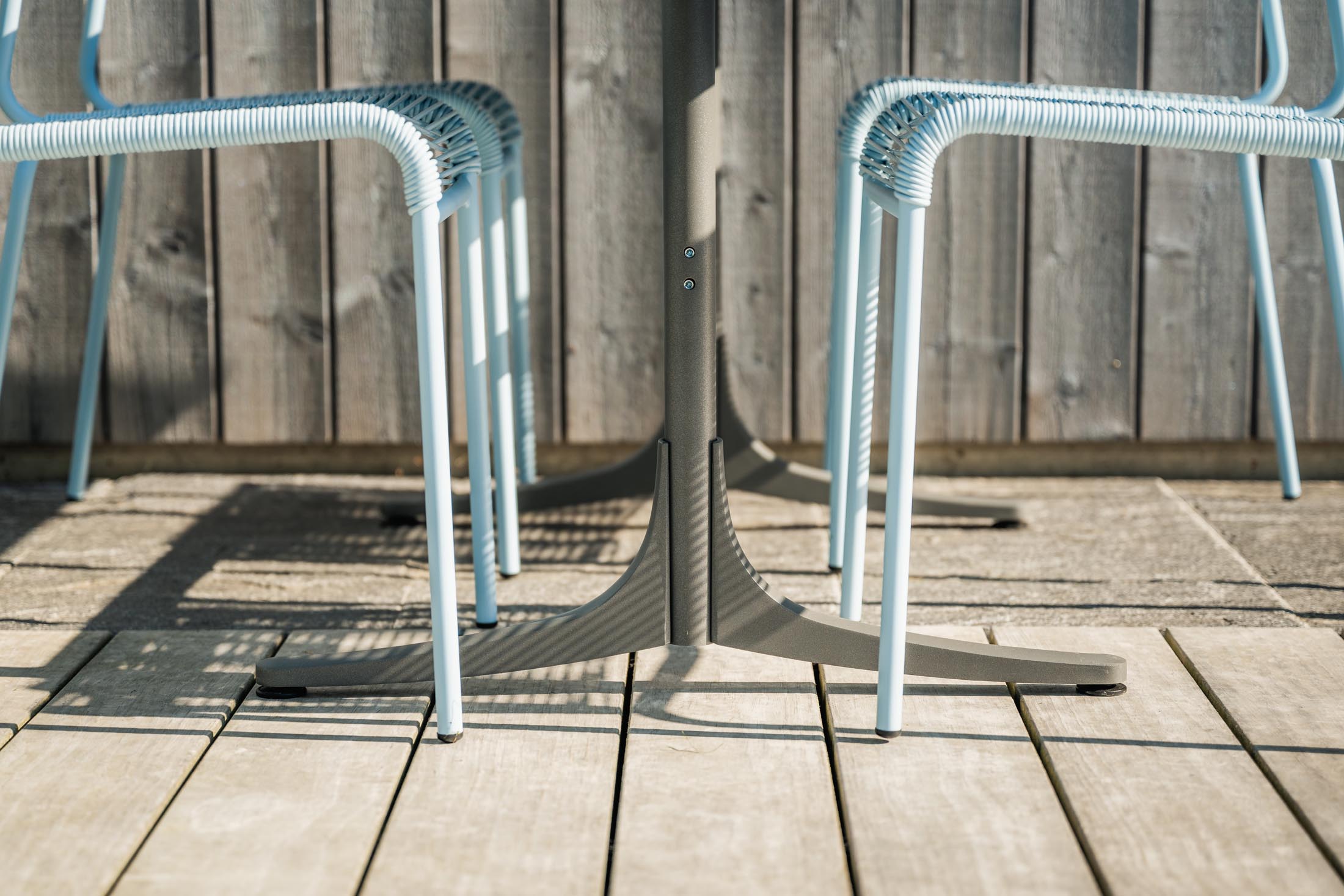 Moderner, wetterfester Glasfaser-Gartentisch 120x70 cm, klappbar, UV-beständig, langlebig, Schweizer Qualität – perfekt für Balkon, Terrasse oder Garten.