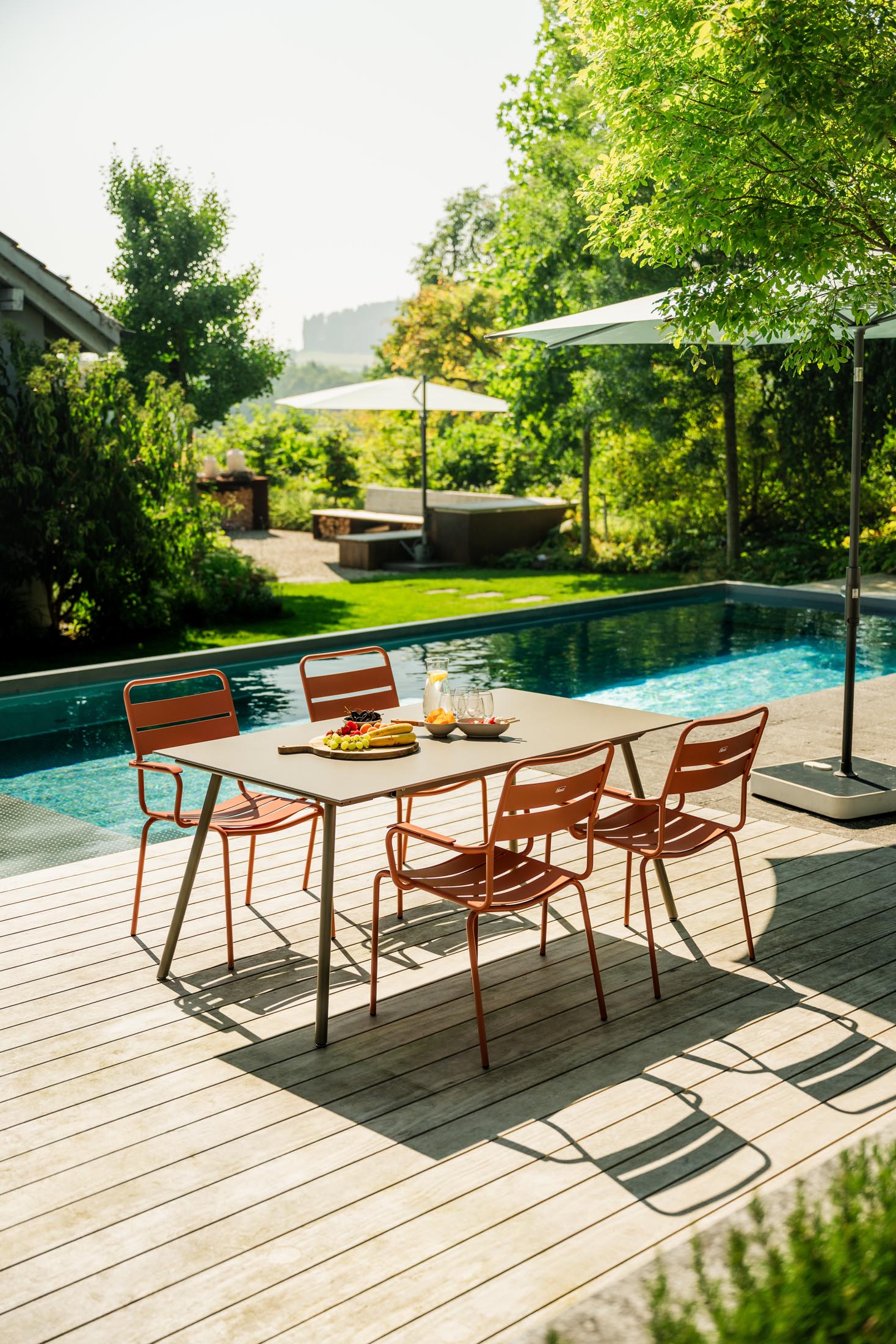 Eleganter, wetterfester Glasfaser-Gartentisch 160x90 cm von Schaffner, langlebig, pflegeleicht, in vielen Farben, made in Switzerland – perfekt für Garten & Terrasse.