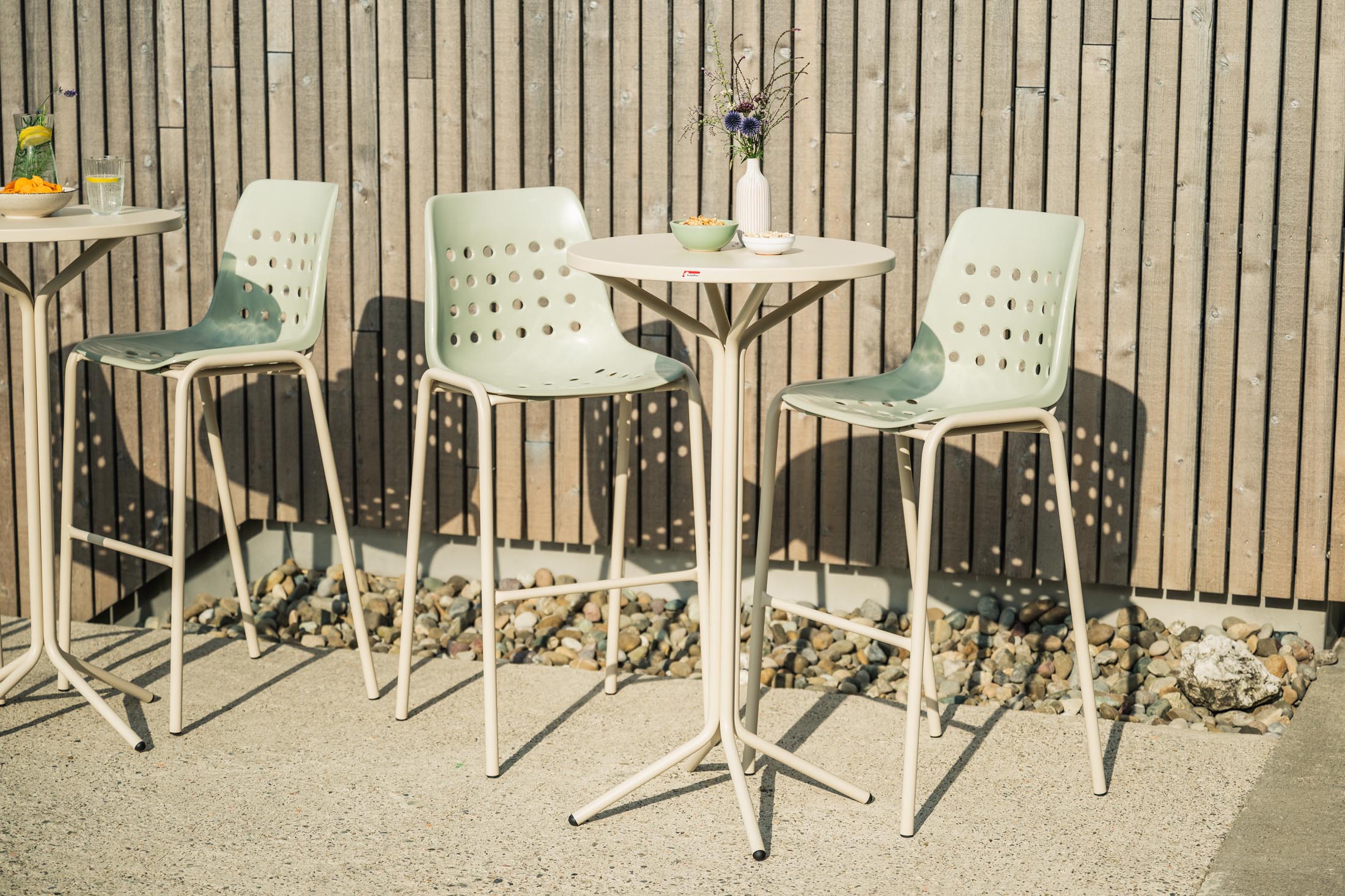 Hochwertiger PIX Metall-Stehtisch Outdoor ø80/110 von Schaffner – wetterfest, einfach zu montieren, langlebig und perfekt für Terrasse, Garten oder Events.