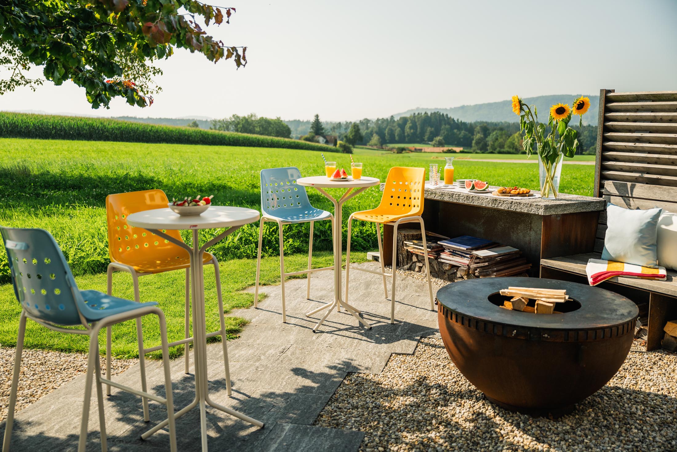 Robuster PIX Metall-Stehtisch Outdoor ø80/110 von Schaffner – wetterfest, leicht montierbar, langlebig und ideal für Terrasse, Garten oder Outdoor-Events.