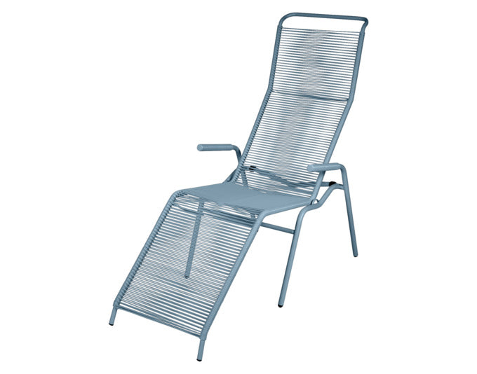 Die Säntis Spaghetti Liege von Schaffner bietet Komfort und Stil für den Außenbereich, ideal für Garten und Terrasse.