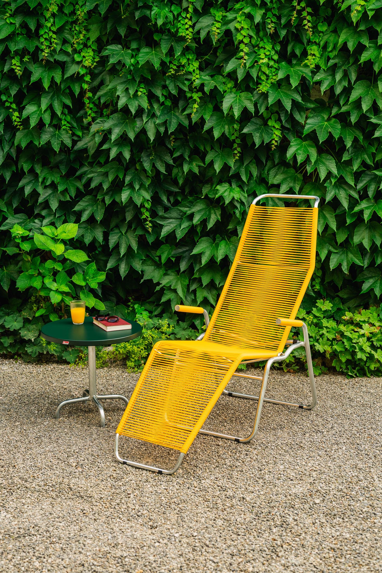 Hochwertige Schaffner Brissago Spaghetti Liege: wetterfest, ergonomisch, kippbar und in vielfältigen Farben – perfekt für stilvolle Entspannung im Garten.