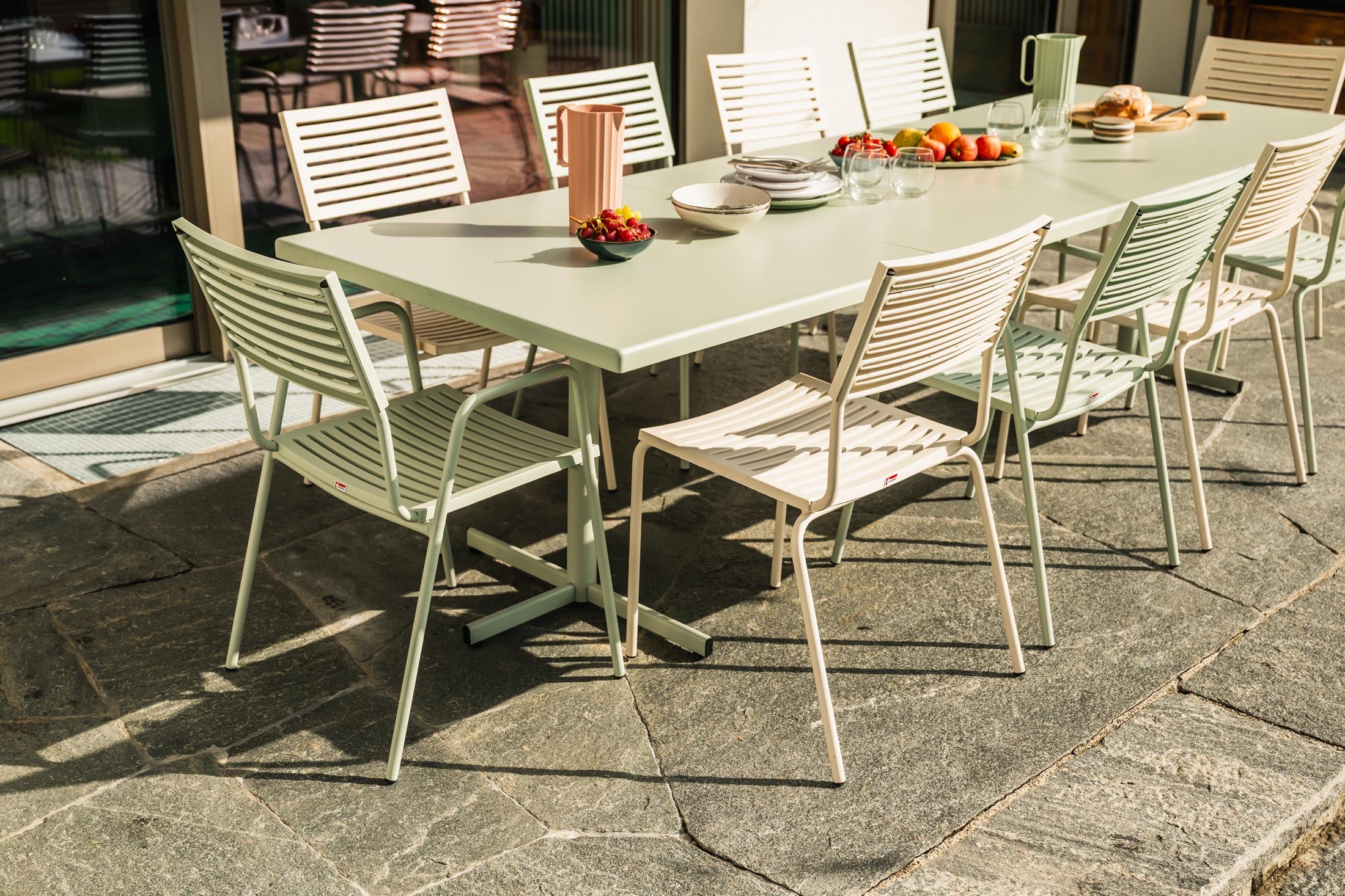 Bodensee Lamello-Gartenstuhl ohne Armlehne in Pastellgrün präsentiert im Onlineshop von KAQTU Design AG. Gartenstuhl ist von Schaffner