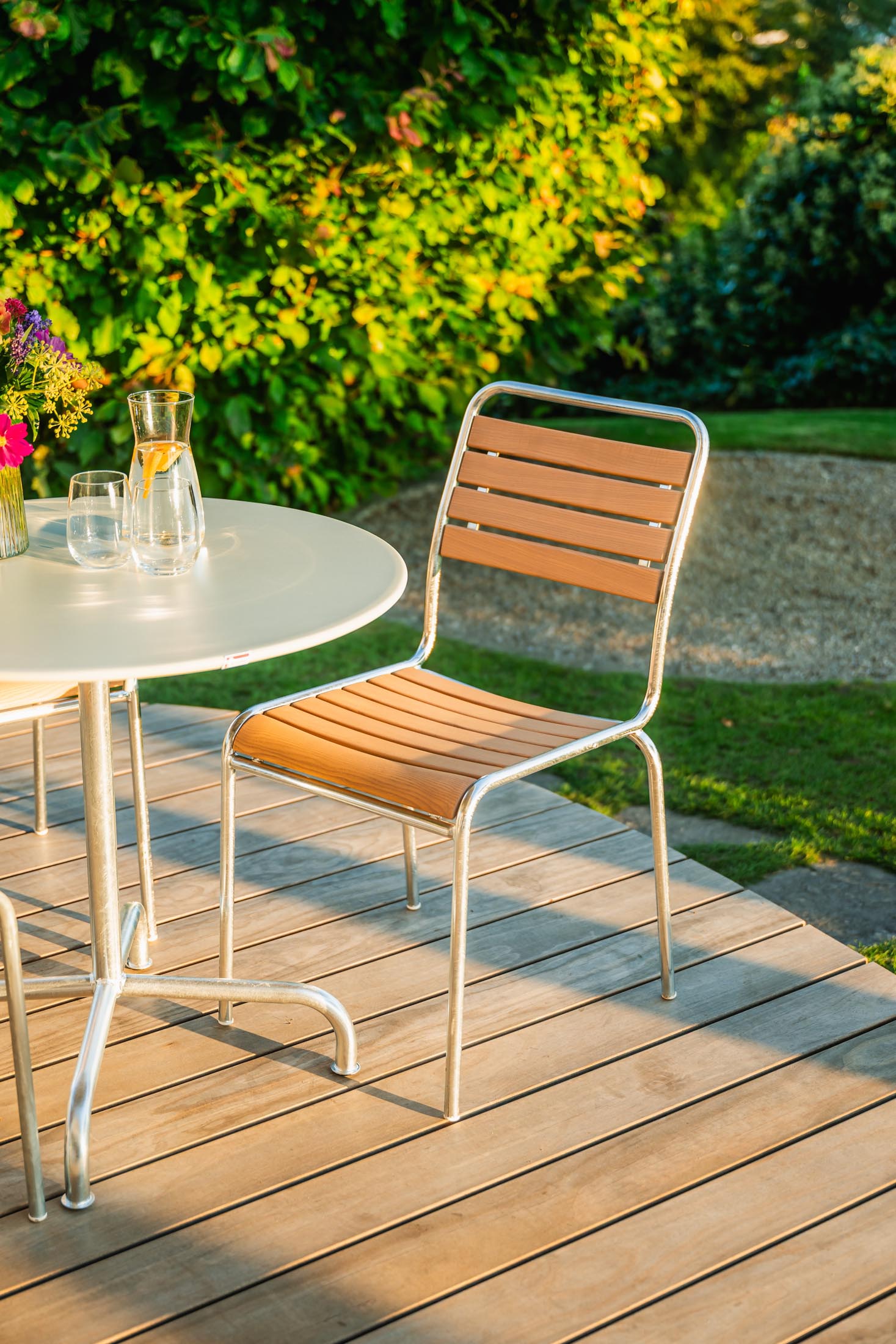 Rigi Holzlatten-Gartenstuhl ohne Armlehne in Natur geölt  präsentiert im Onlineshop von KAQTU Design AG. Gartenstuhl ist von Schaffner