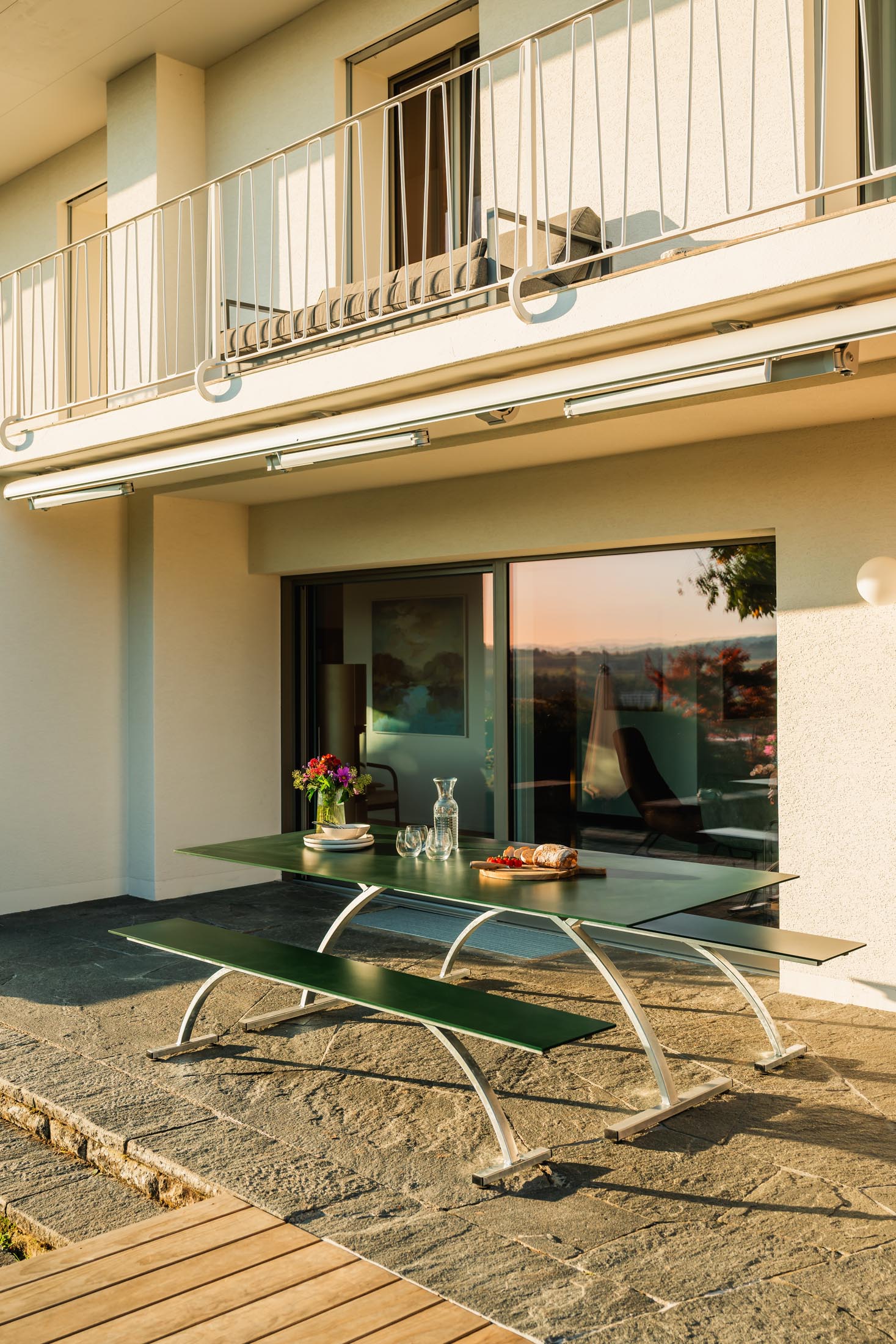 Elegante Gartenbank Bernardino aus Glasfaser 220x32 von Schaffner – wetterfest, robust, pflegeleicht und in vielen Farben erhältlich. Perfekt für den Außenbereich.