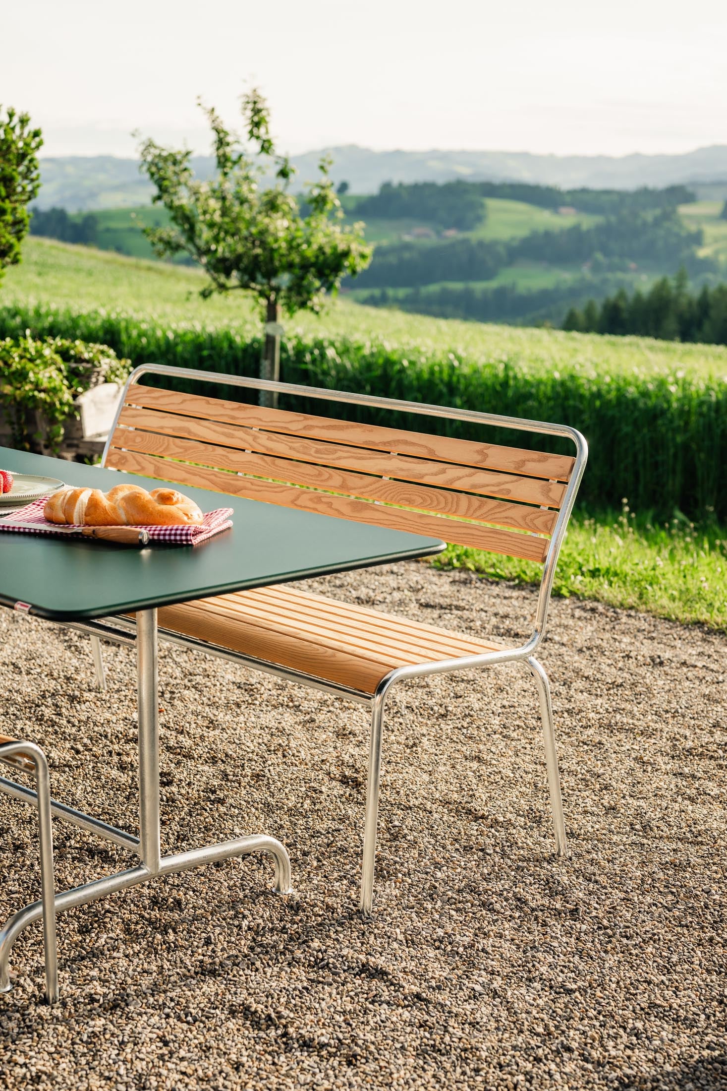 Rigi Holzlatten-3er-Gartenbank ohne Armlehne in Natur geölt  präsentiert im Onlineshop von KAQTU Design AG. Gartenbank ist von Schaffner