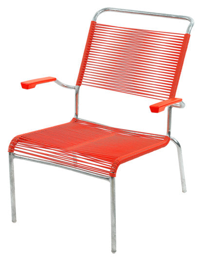 Der Säntis Lounger Hochlehner von Schaffner bietet mit "Spaghetti"-Bespannung und passendem Hocker höchsten Komfort. Wählen Sie aus vielen Farben.