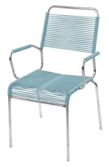 Rigi Spaghetti-Gartenstuhl mit Armlehne Comfort in Pastellblau präsentiert im Onlineshop von KAQTU Design AG. Gartenstuhl mit Armlehnen ist von Schaffner