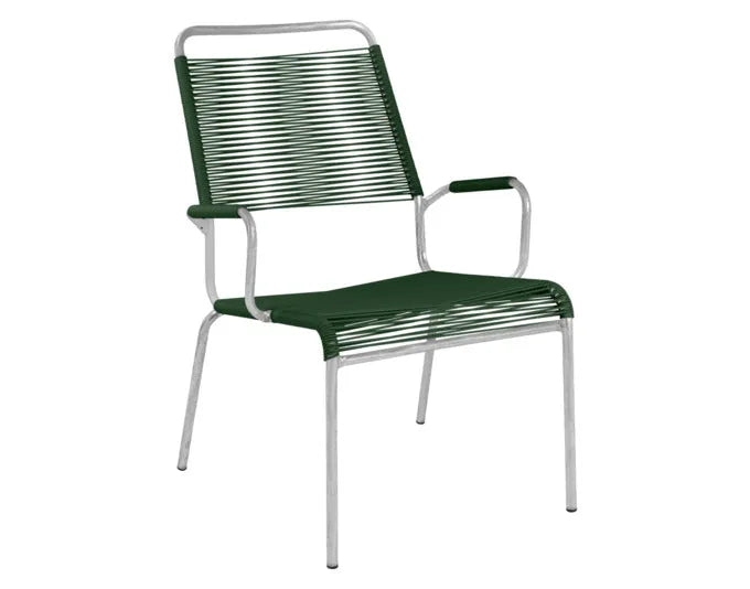 Der Sessel Rigi Salon von Schaffner kombiniert elegantes Design mit Spaghetti-Bespannung und Armlehnen für entspanntes Sitzen.