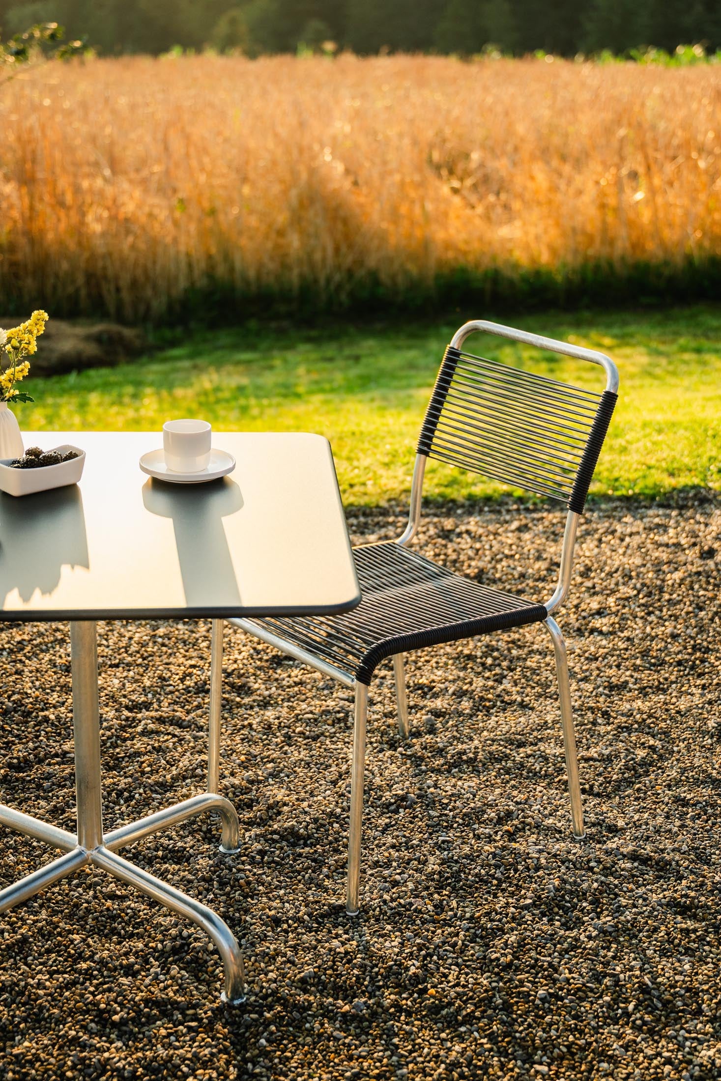 Rigi Spaghetti-Gartenstuhl ohne Armlehne in Tannengrün präsentiert im Onlineshop von KAQTU Design AG. Gartenstuhl ist von Schaffner