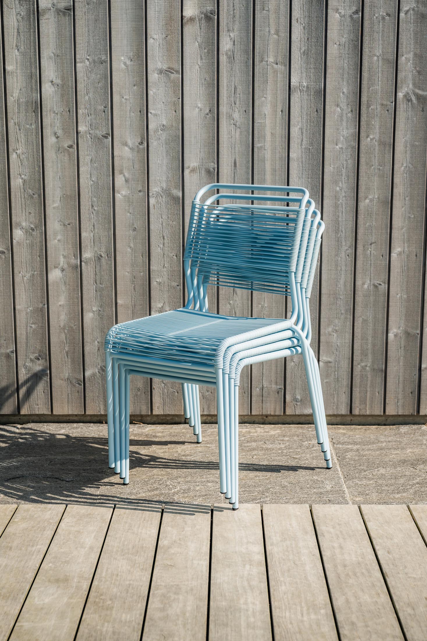 Stilvoller, wetterfester Säntis Spaghetti-Gartenstuhl ohne Armlehne von Schaffner, langlebig, umweltfreundlich, modern, perfekt für Terrasse und Garten.