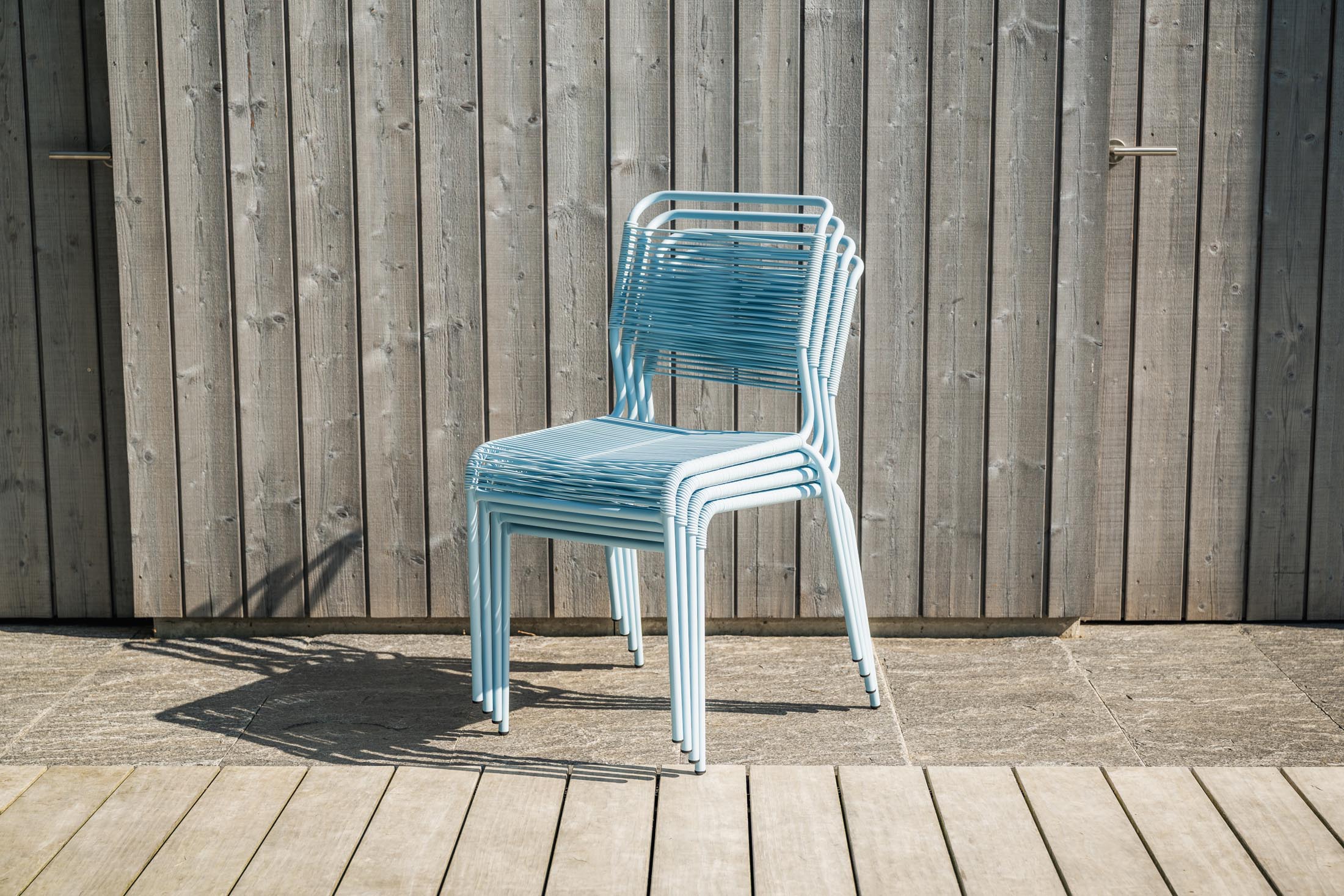 Säntis Spaghetti-Gartenstuhl ohne Armlehne in Pastellblau präsentiert im Onlineshop von KAQTU Design AG. Gartenstuhl ist von Schaffner