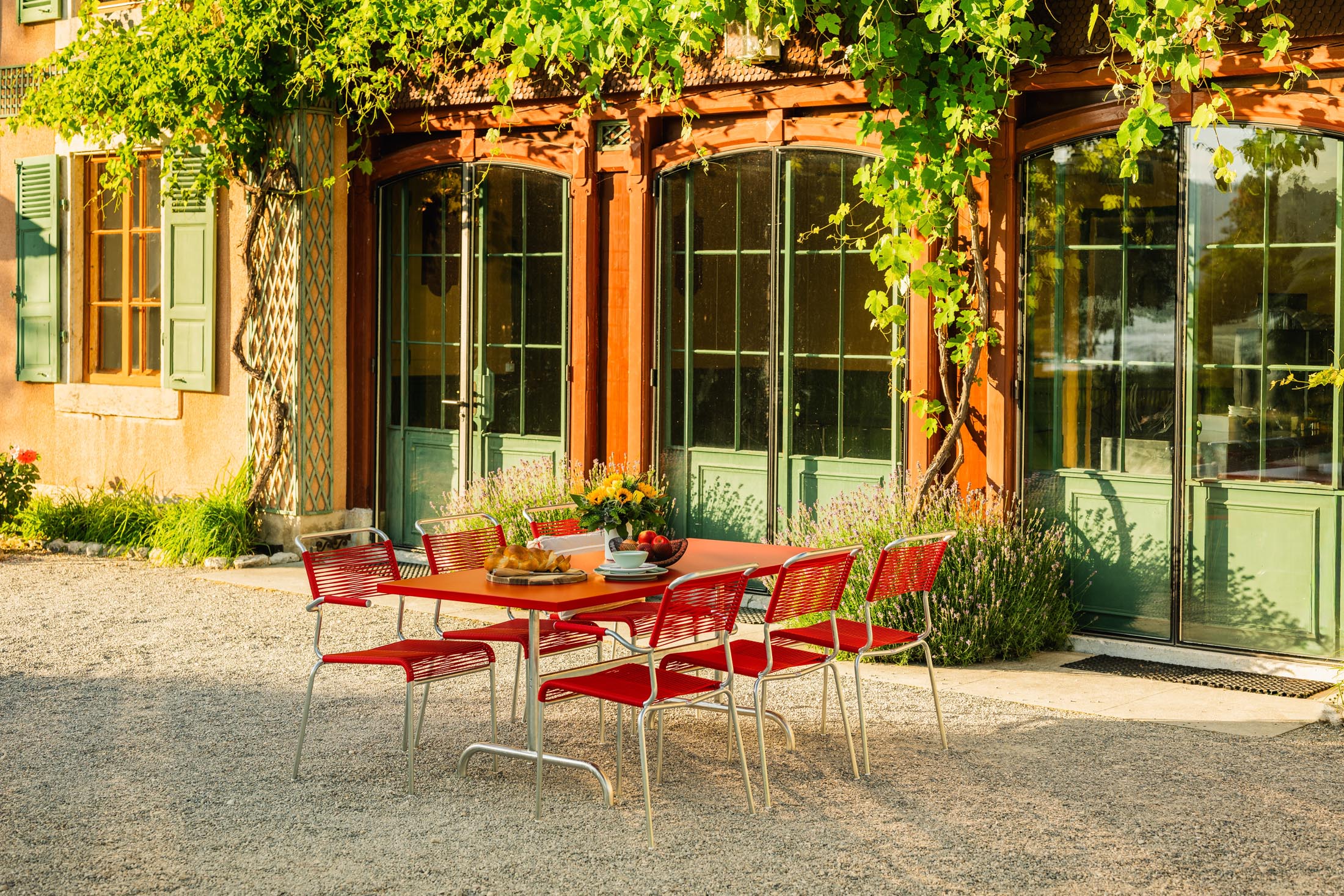 Stilvoller, wetterfester Säntis Spaghetti-Gartenstuhl ohne Armlehne von Schaffner, langlebig, umweltfreundlich, modern, perfekt für Terrasse und Garten.