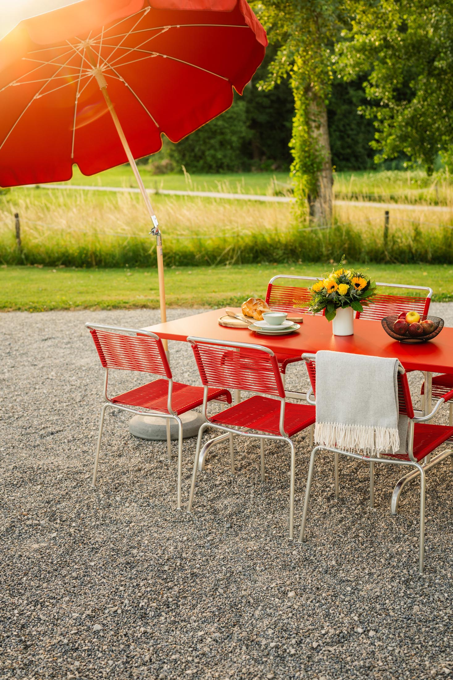 Stilvoller, wetterfester Säntis Spaghetti-Gartenstuhl ohne Armlehne von Schaffner, langlebig, umweltfreundlich, modern, perfekt für Terrasse und Garten.