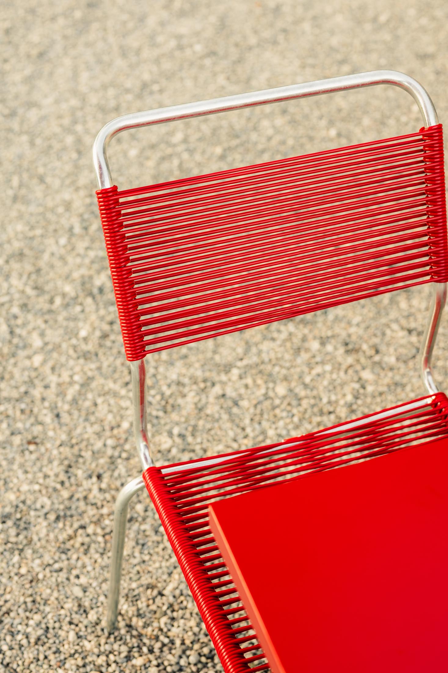 Stilvoller, wetterfester Säntis Spaghetti-Gartenstuhl ohne Armlehne von Schaffner, langlebig, umweltfreundlich, modern, perfekt für Terrasse und Garten.