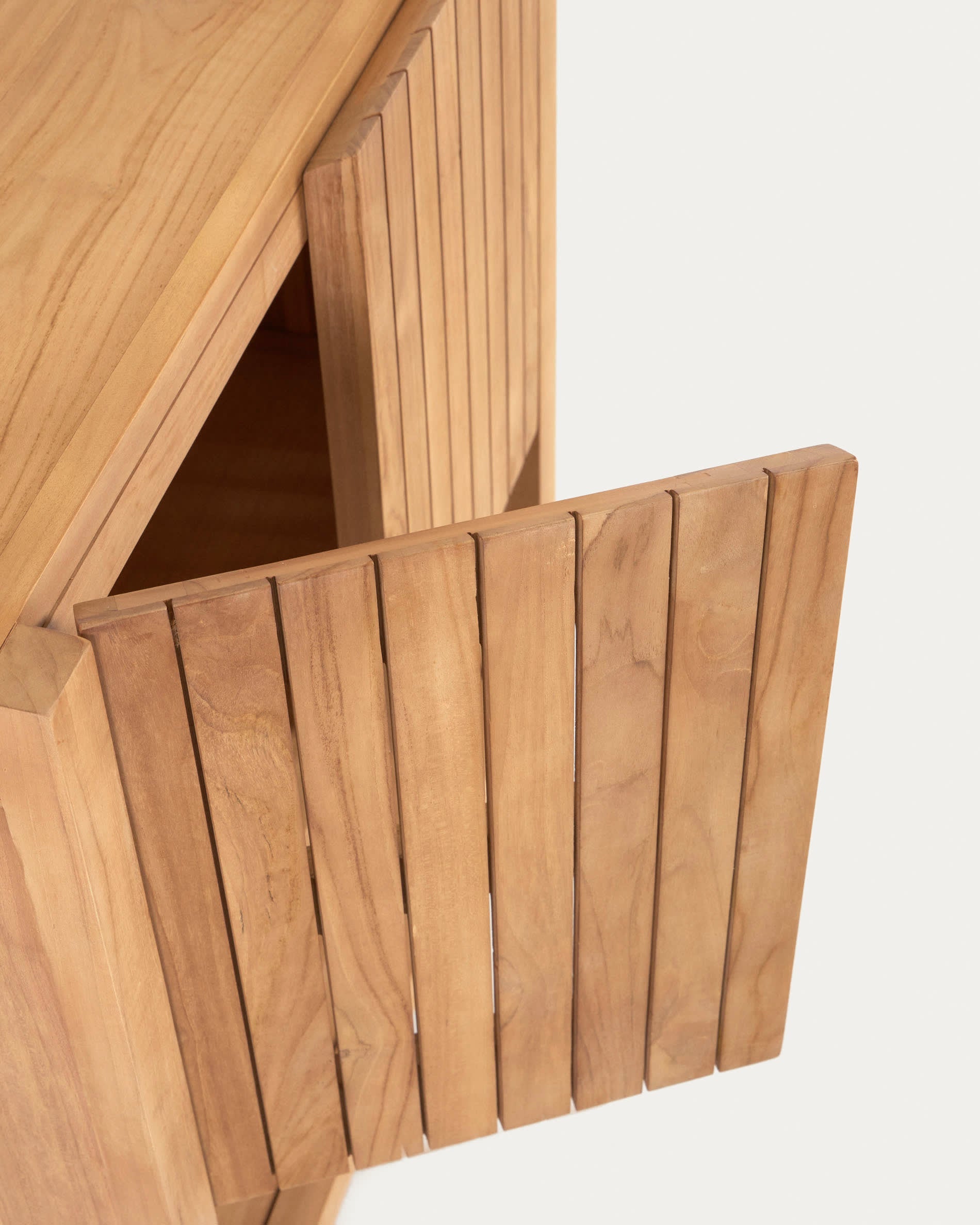 Elegantes Badezimmermöbel aus massivem Teakholz, rechteckig 70x50 cm, von Kave Home, ideal für moderne Badezimmer.