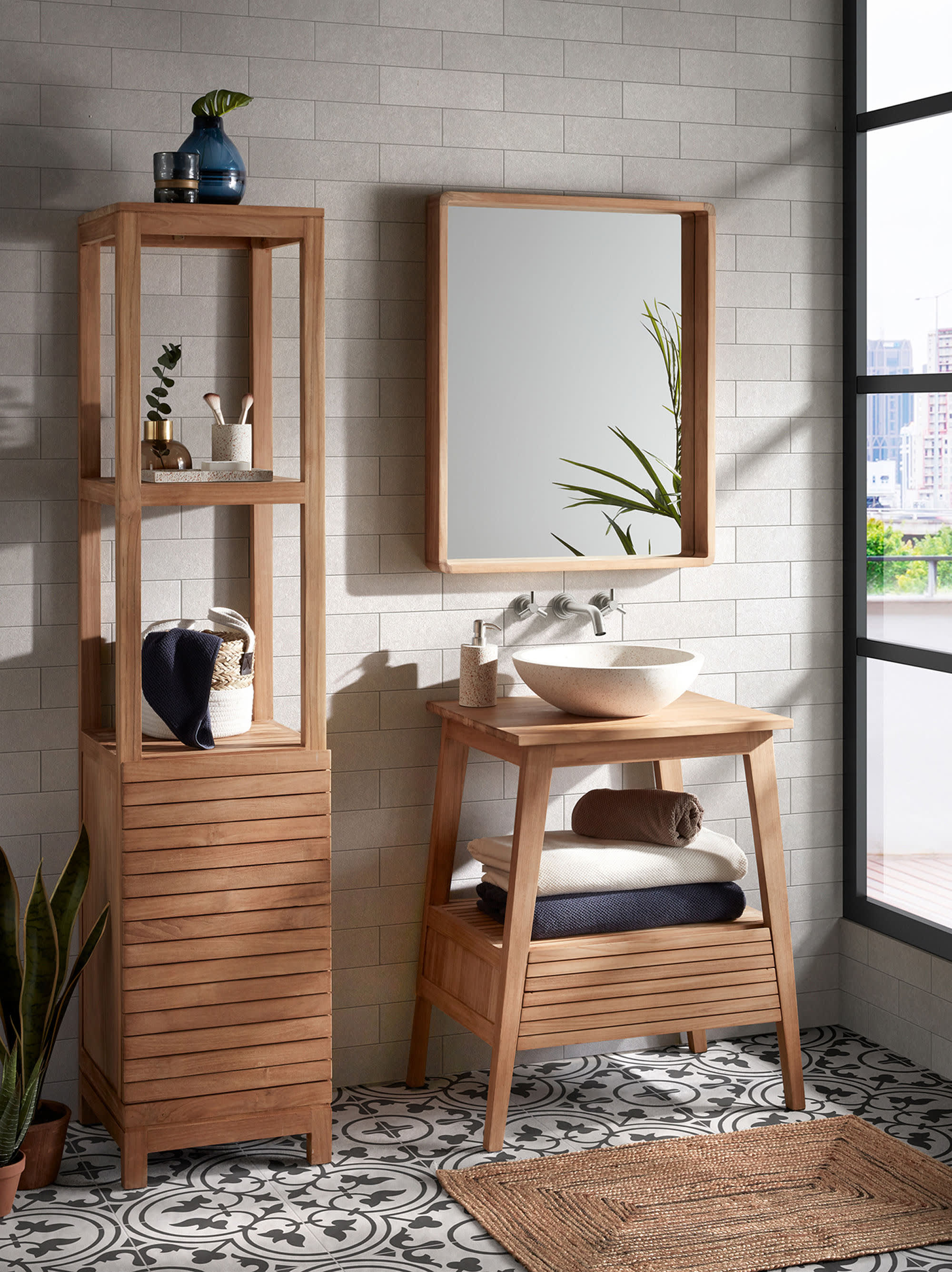Eleganter Kuveni Spiegel von Kave Home, 80x65 cm, mit modernem Design, ideal für stilvolle Wohnräume und vielseitige Dekoration.