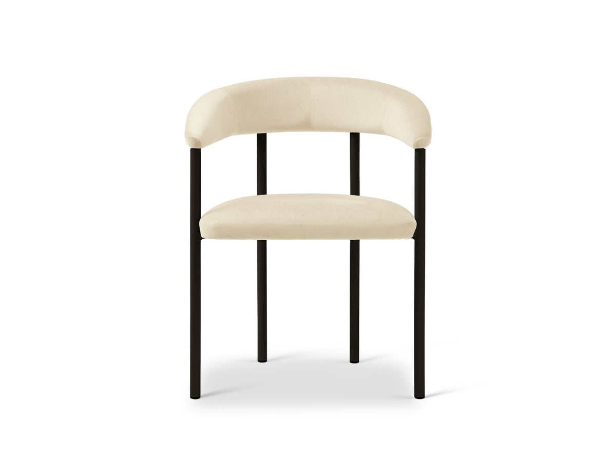 Zwei Lea Samt-Stühle von Cosmopolitan Design mit Buchenholzgestell, Stahlbeinen und Samtbezug in Ivory-Magic Velvet auf hellem Untergrund.