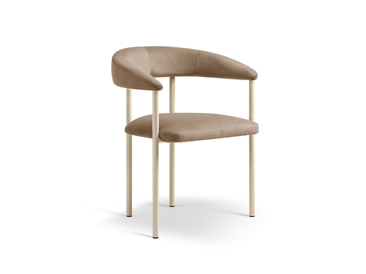 Zwei Lea Samt-Stühle von Cosmopolitan Design mit Buchenholzgestell, Stahlbeinen und Samtbezug in Ivory-Magic Velvet auf hellem Untergrund.