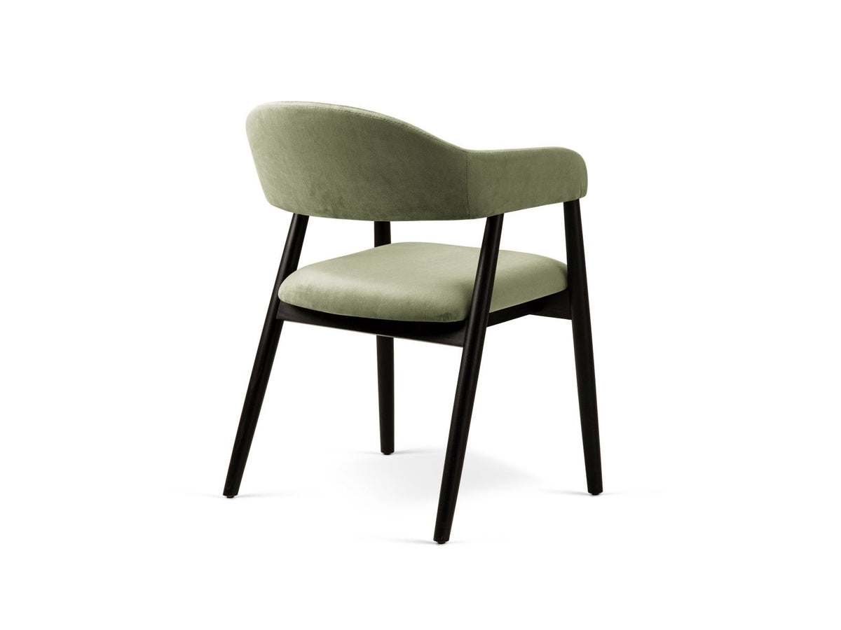 Zwei Samtstühle Adra von Cosmopolitan Design mit Buchenholzbeinen, gepolsterter Sitzfläche und Rückenlehne in Veloursstrick-Optik.