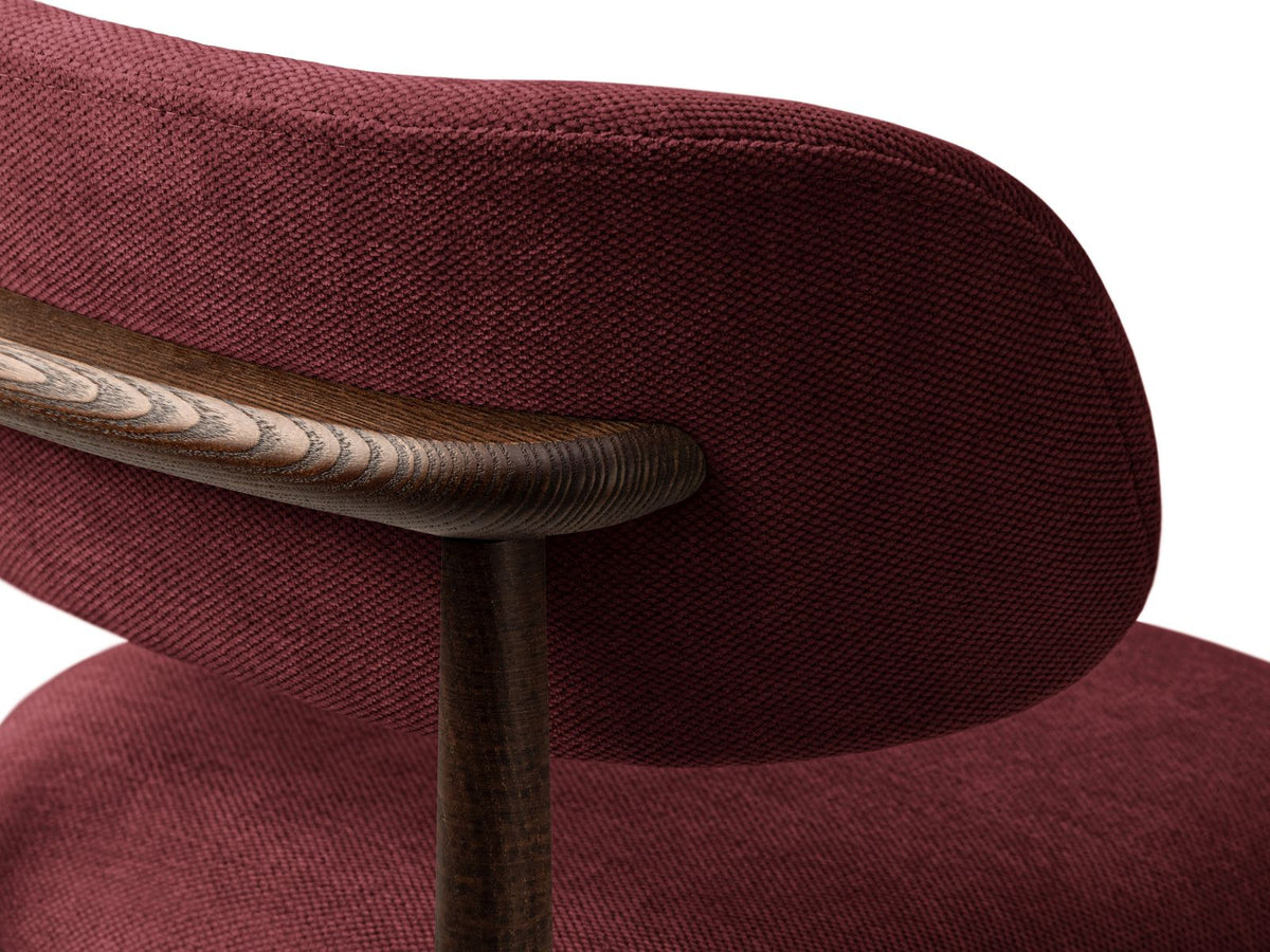 Zwei Stühle Evan mit Gestell aus Buchenholz und Sitzpolster in Chenille-Stoff Rebel, Farbe Beige, montierte Holzbeine, moderne Form.