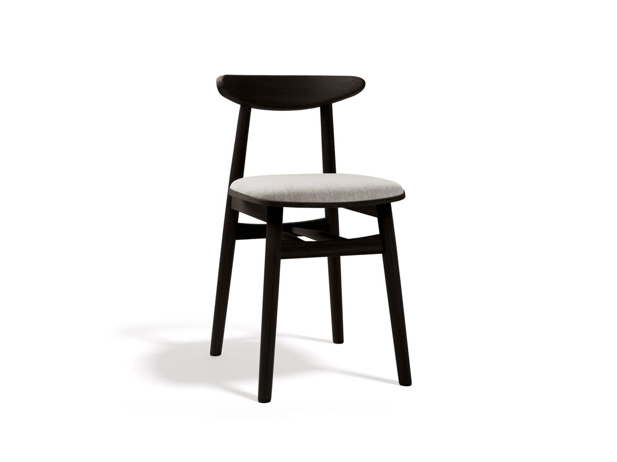 Zwei Stühle des Modells Bony aus Massivholz Buche mit gepolstertem Sitz und Rückenlehne in mint-farbenem Stoff, Beine aus Buchenholz.