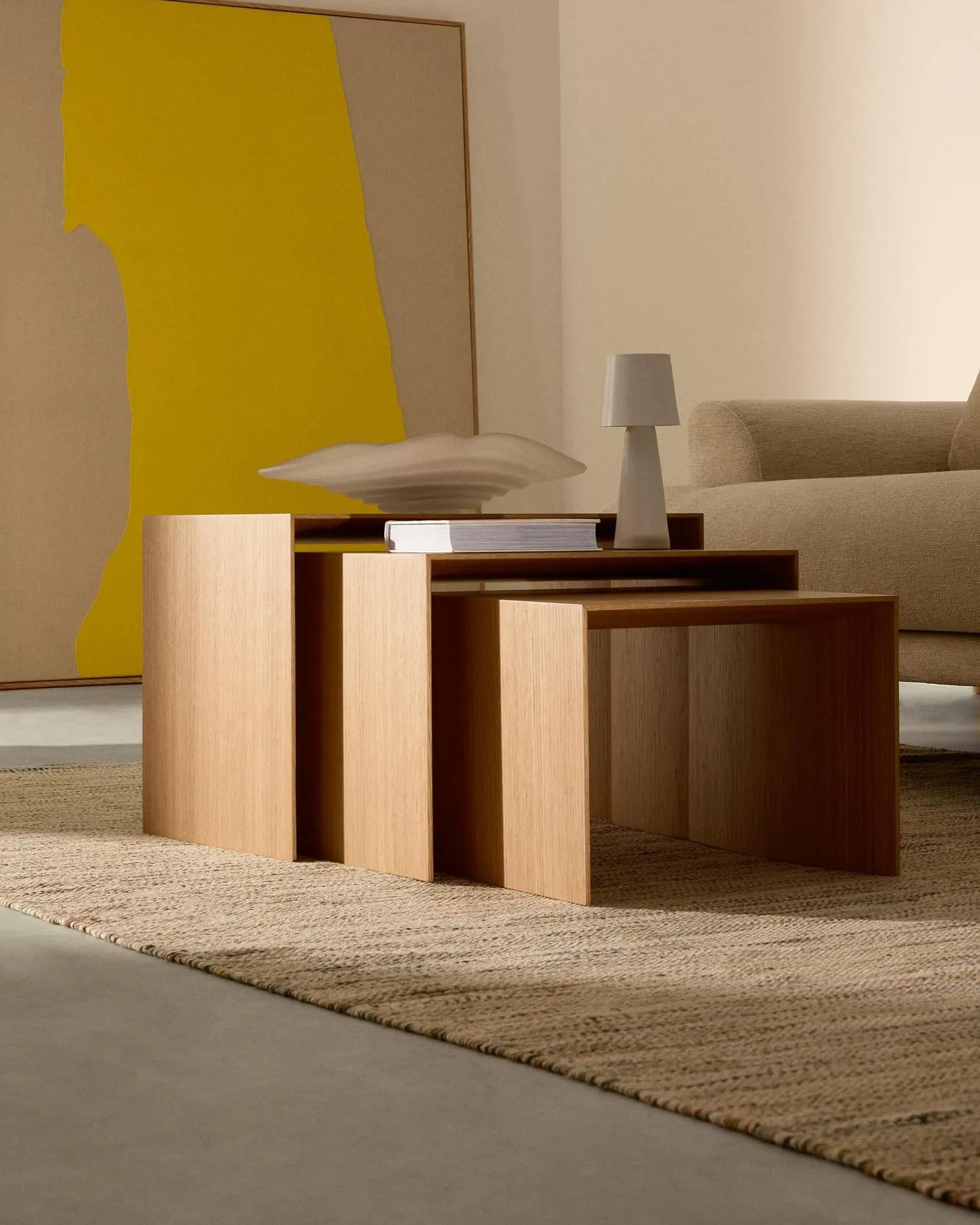 Set Litto: 3 elegante Satztische aus Eichenfurnier, naturfarben, Maße 60x40, 51x36, 42x31 cm, ideal für modernes Wohnen.