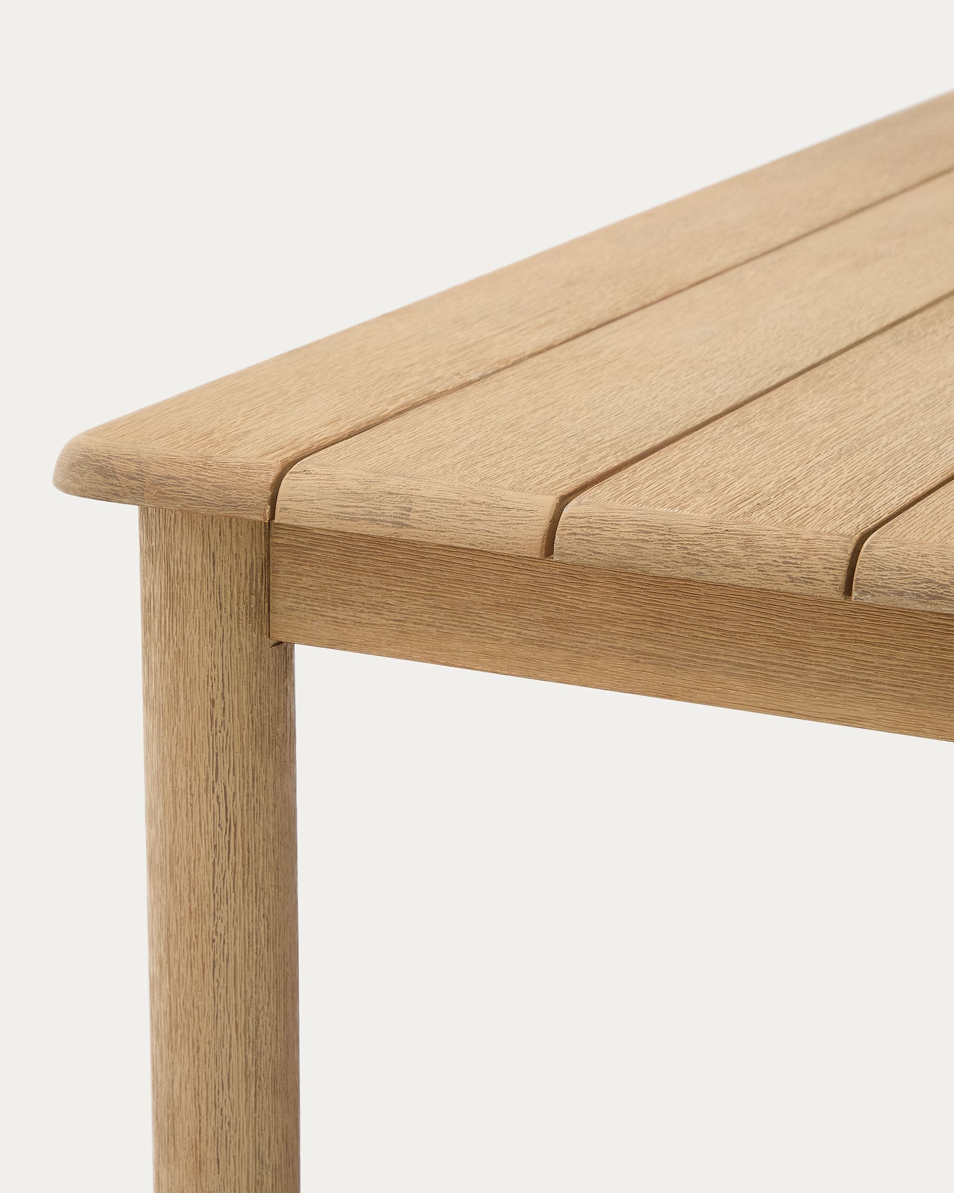 Der Sori Tisch aus FSC-zertifiziertem Akazienholz (200x100 cm) von Kave Home bietet nachhaltige Eleganz und hochwertige Verarbeitung.