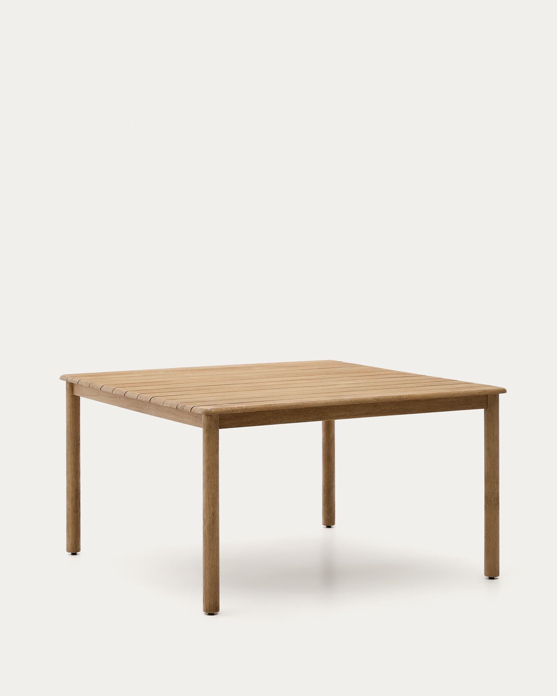 Massiver Akazienholztisch Sori, 135x135 cm, FSC-zertifiziert, von Kave Home. Nachhaltig, stilvoll und hochwertig.