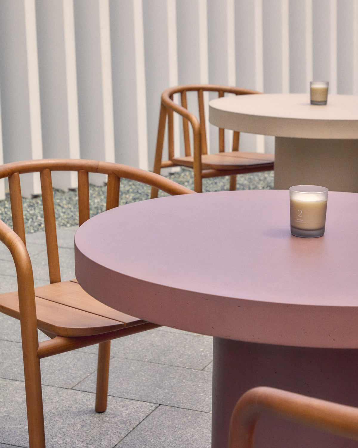 Runder Tisch Aiguablava aus Zement in Terrakotta Ø 90 cm in  präsentiert im Onlineshop von KAQTU Design AG. Gartentisch ist von Kave Home