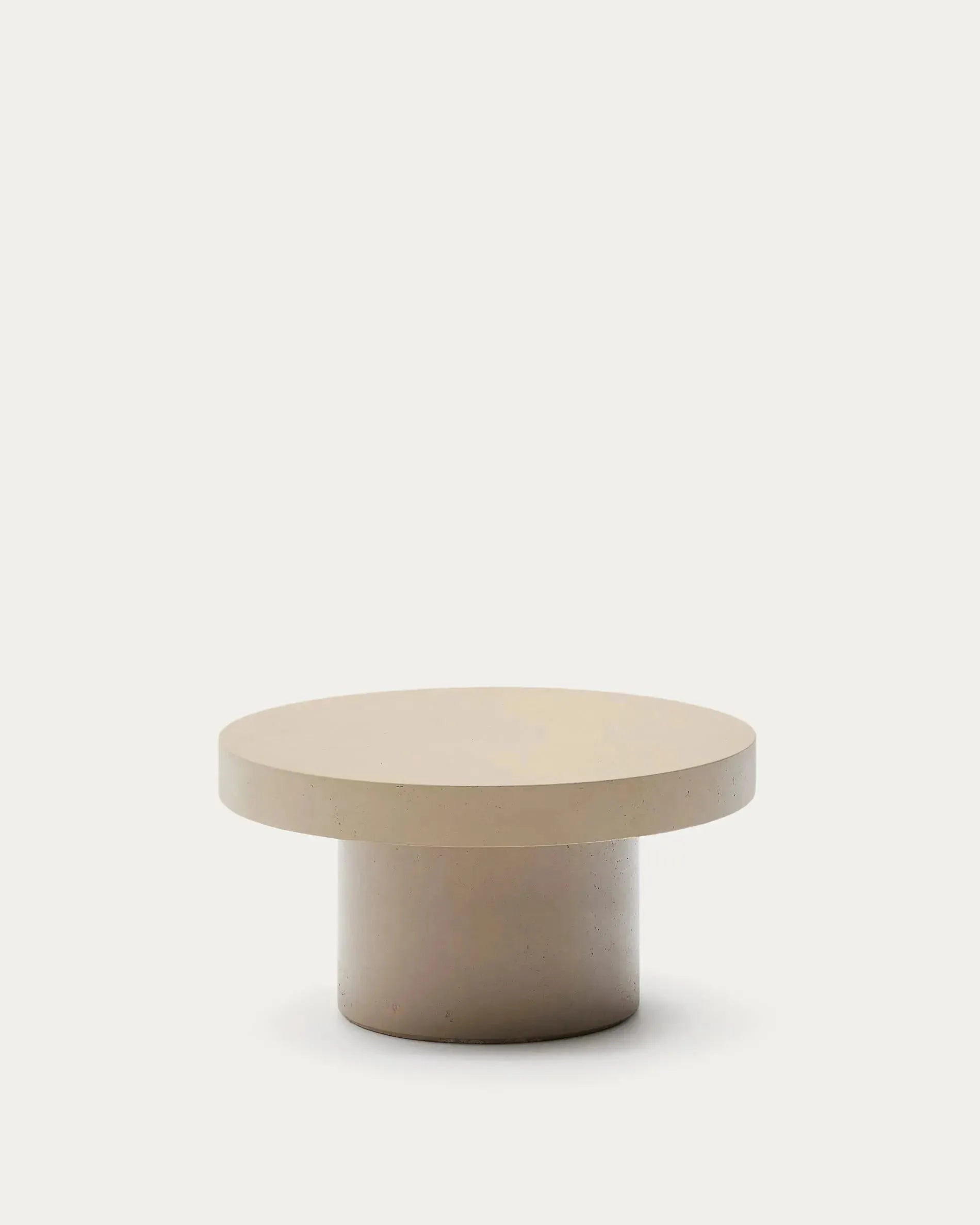Moderner Couchtisch Aiguablava aus beigem Zement, Ø 90 cm, von Kave Home. Stilvolles Design für Ihr Wohnzimmer.