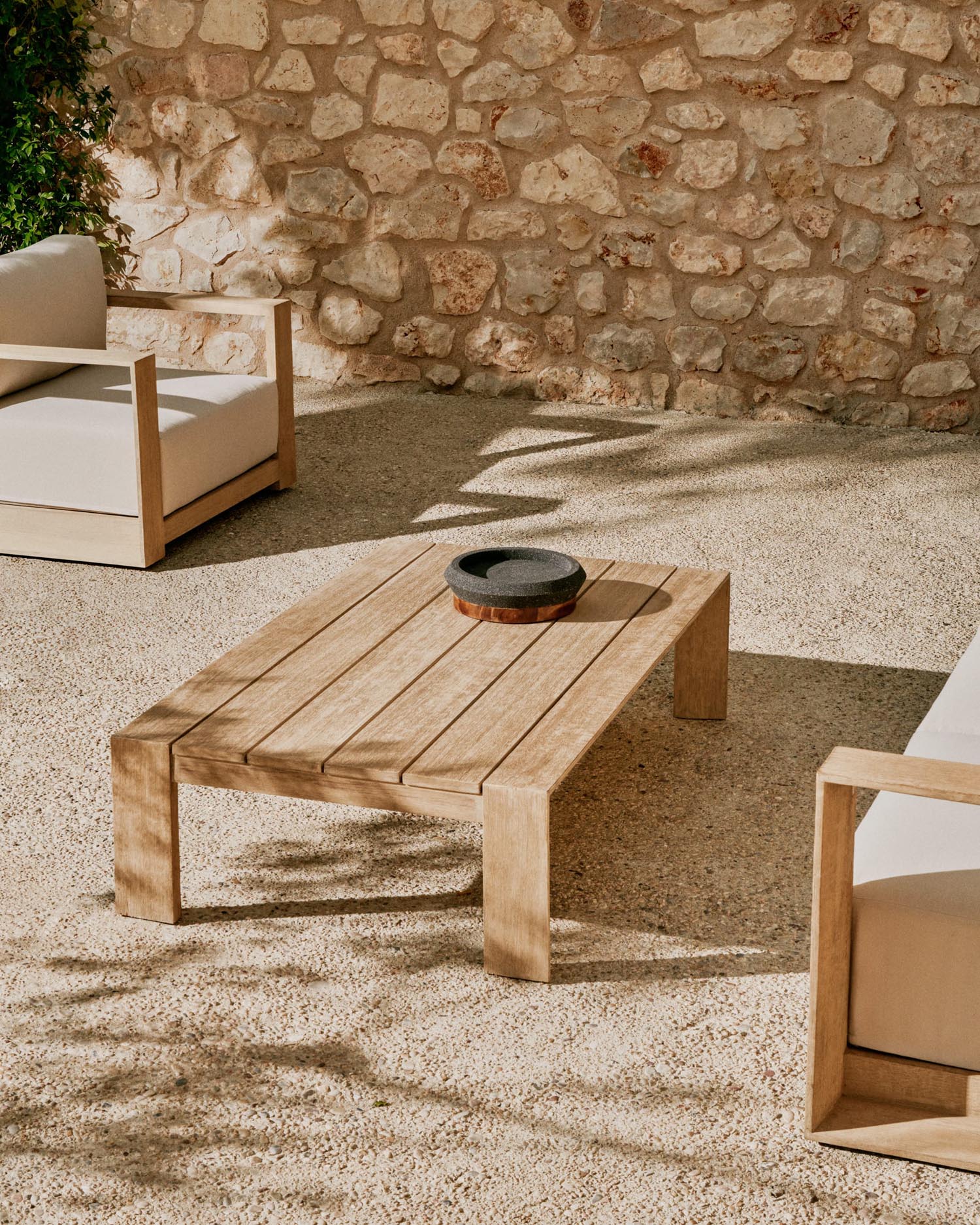 Couchtisch Ambra aus massivem Akazienholz mit hellem Finish 82,5 x 140 cm FSC 100%