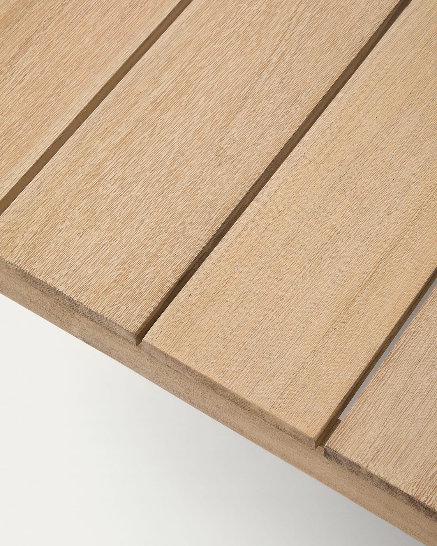 Massiver Couchtisch aus FSC-zertifiziertem Akazienholz, 82,5 x 82,5 cm, klares Finish, von Kave Home, stilvoll und umweltfreundlich.