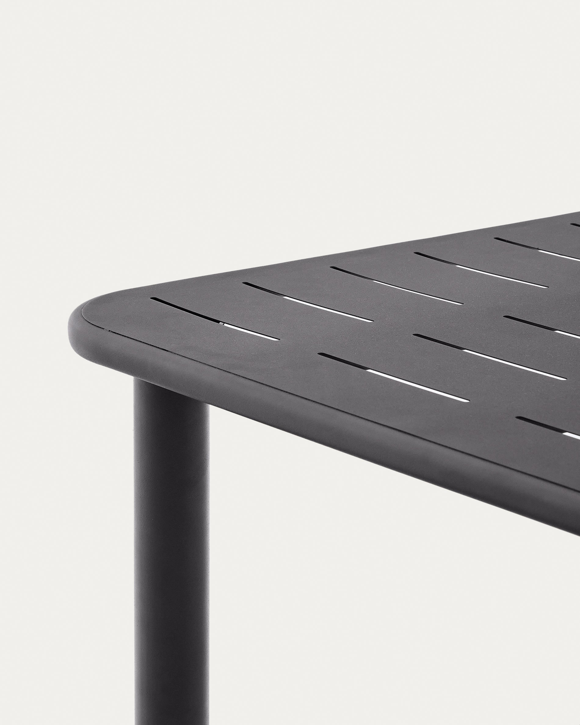 Moderner Outdoor-Tisch Brai, 180x90 cm, aus dunkelgrauem verzinktem Stahl, perfekt für Garten oder Terrasse, langlebig und stilvoll.