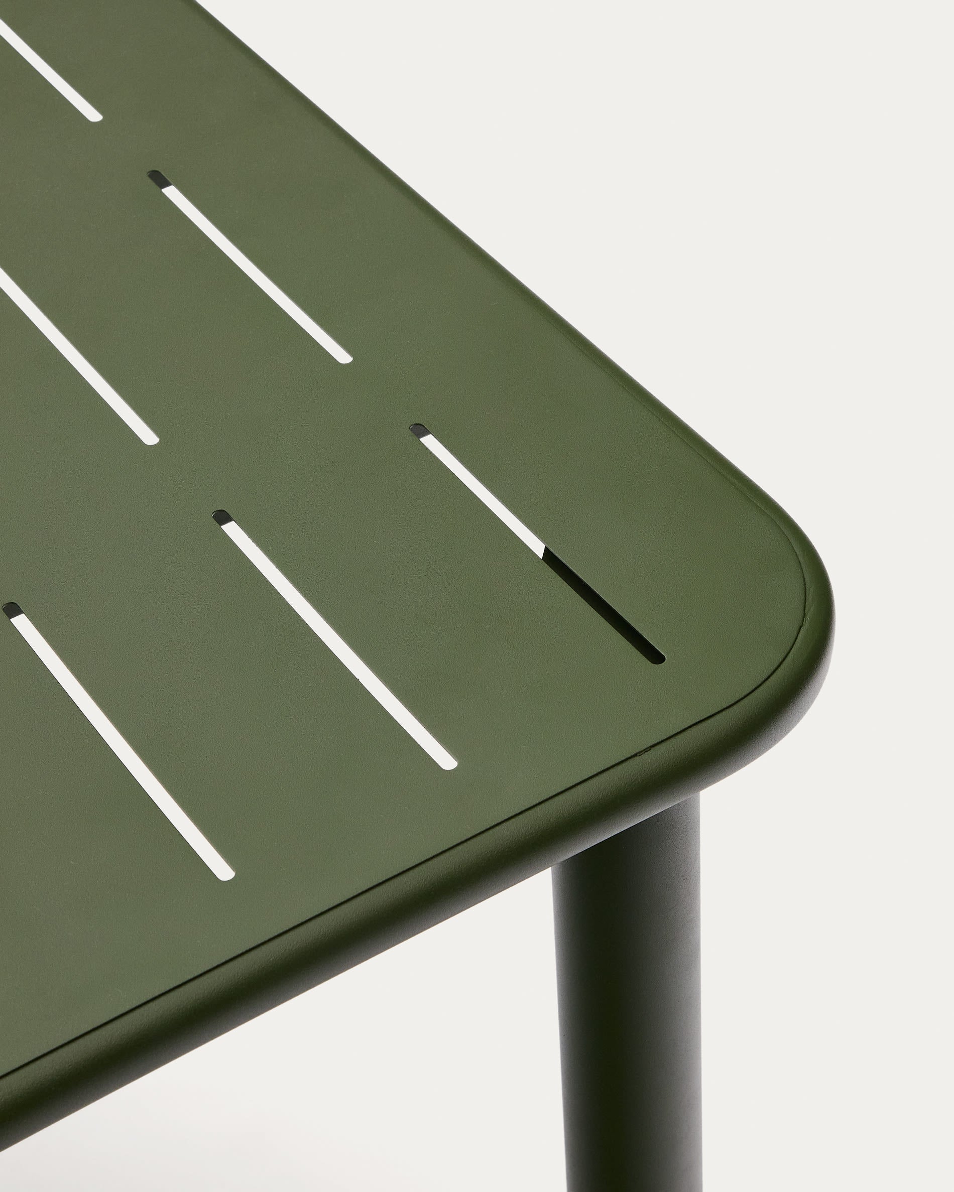 Outdoor-Tisch Brai aus grünem Stahl, 180x90 cm, robust und stilvoll, ideal für Garten oder Terrasse, wetterfest und modern.