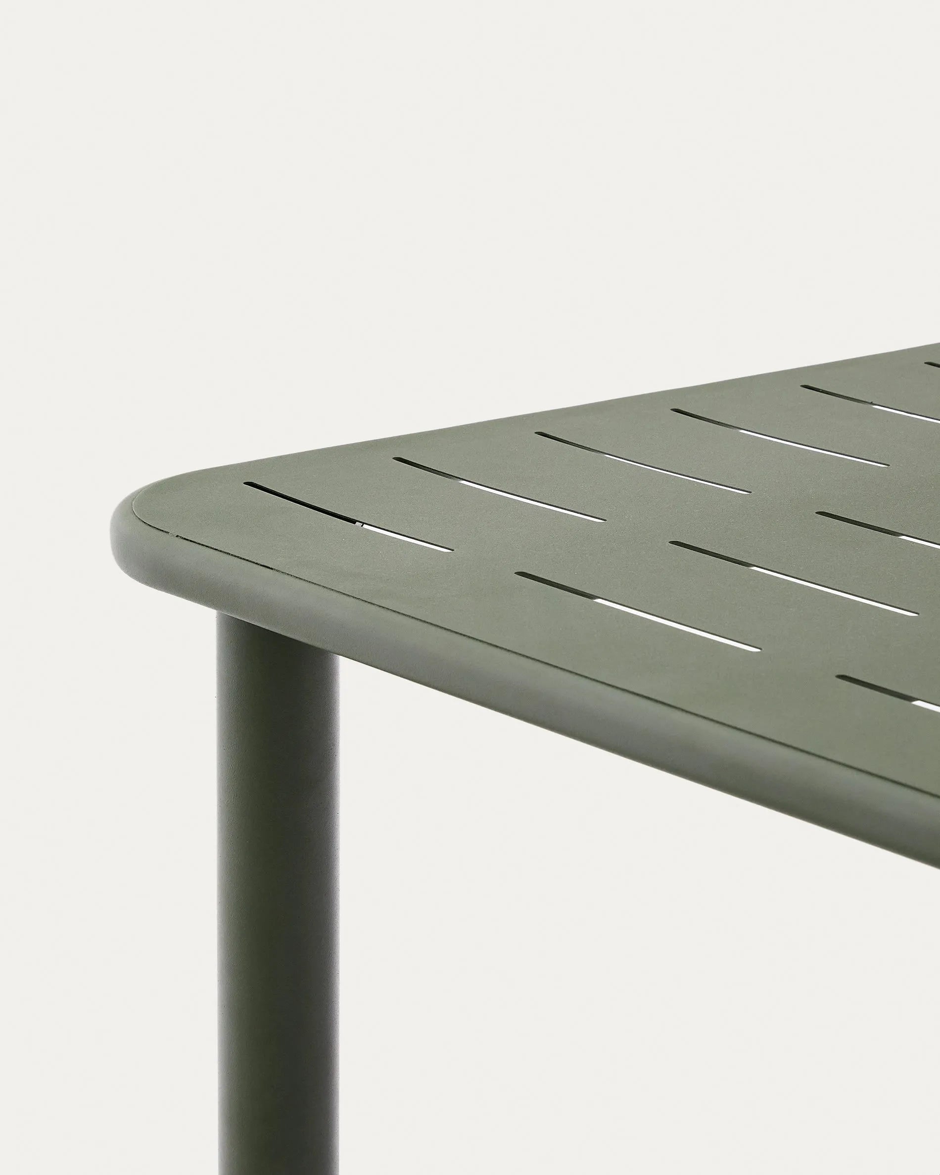 Outdoor-Tisch Brai, 180x90 cm, aus grünem, verzinktem Stahl, langlebig, stilvoll, ideal für Garten oder Terrasse.