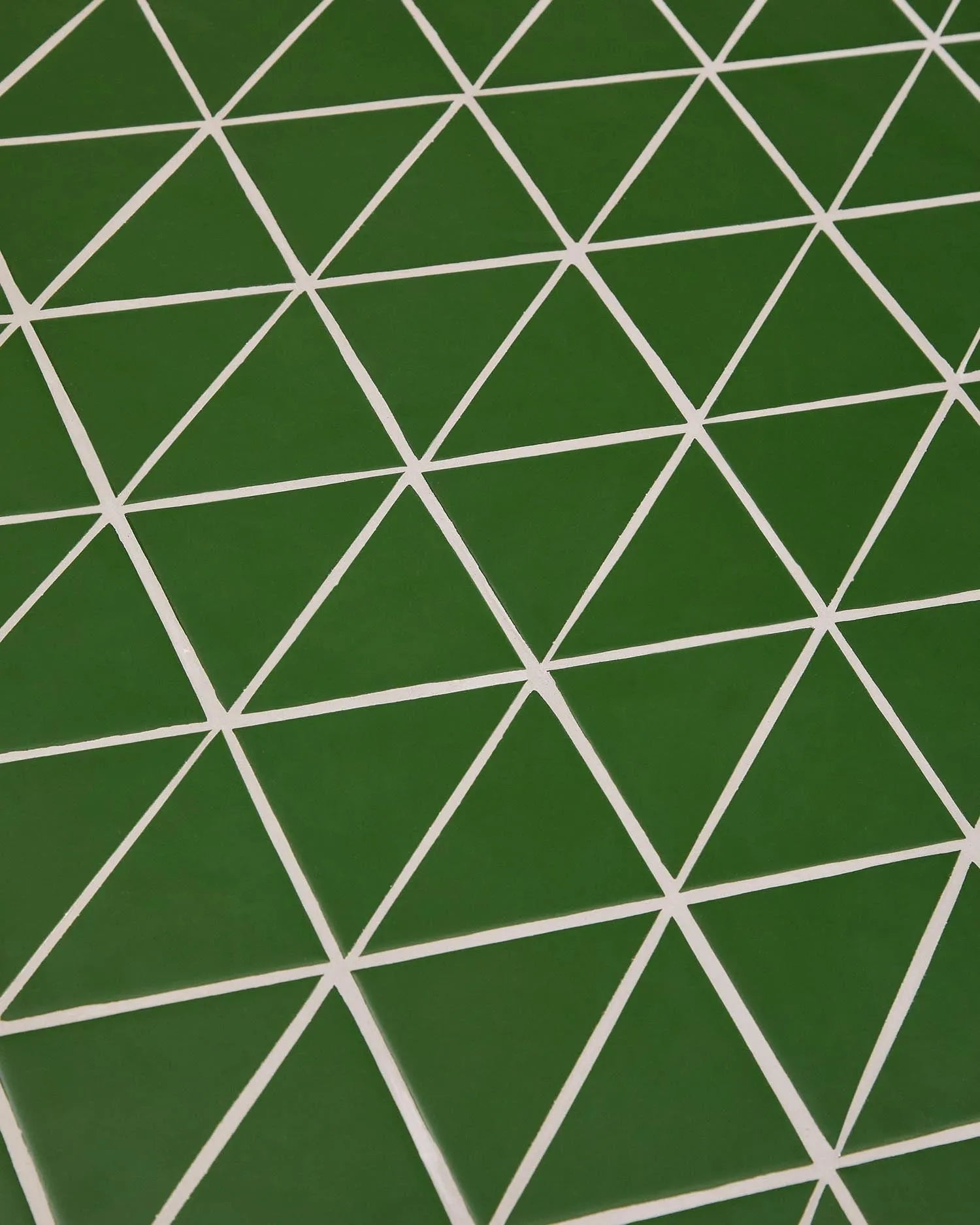 Outdoor-Tisch Maurina: Stilvoller Tisch aus grünem Stahl und Kacheln, 182x91 cm, ideal für Garten oder Terrasse.