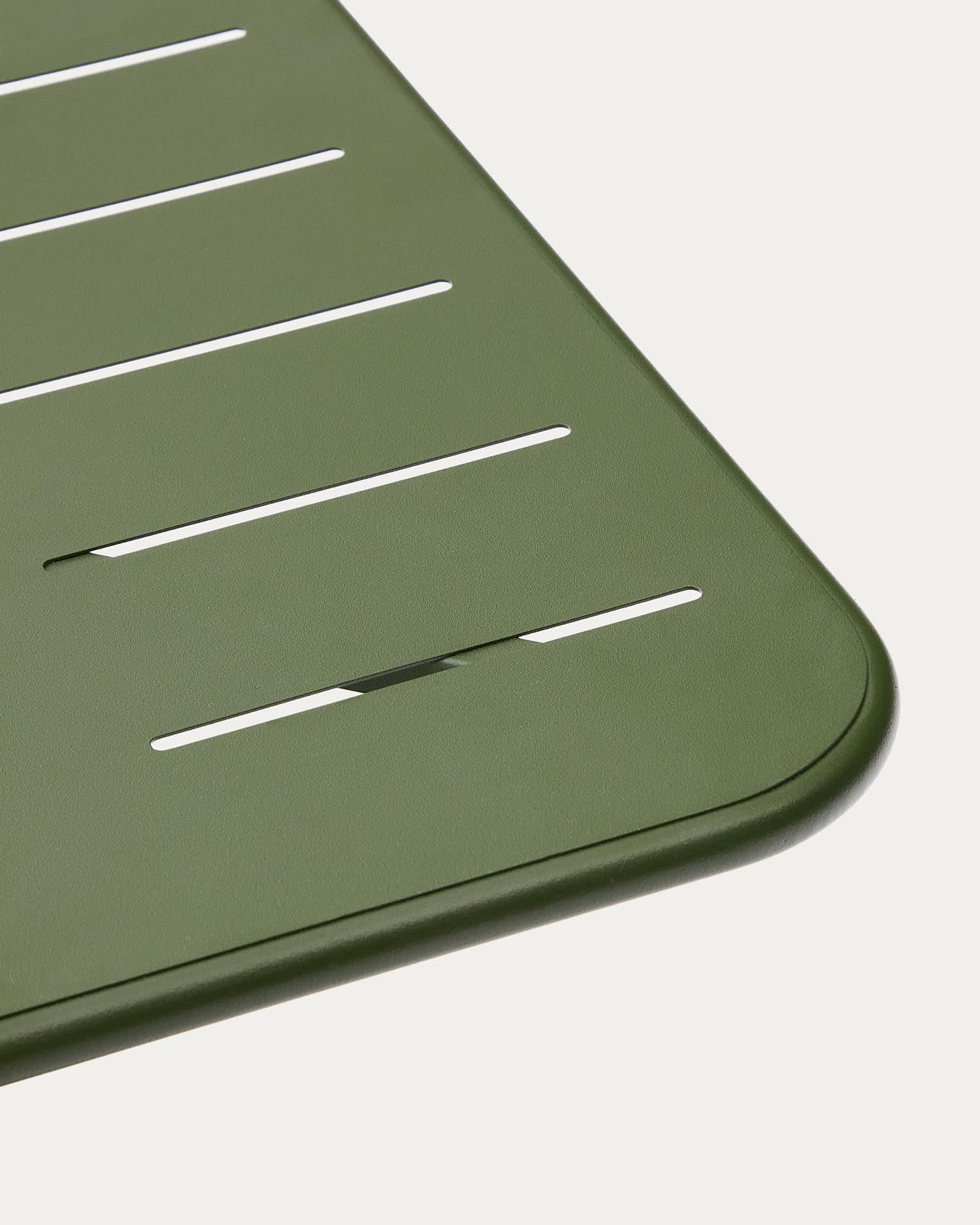 Moderner Outdoor-Tisch Brai, 70x70 cm, aus grünem verzinktem Stahl, ideal für Garten oder Terrasse, robust und stilvoll.