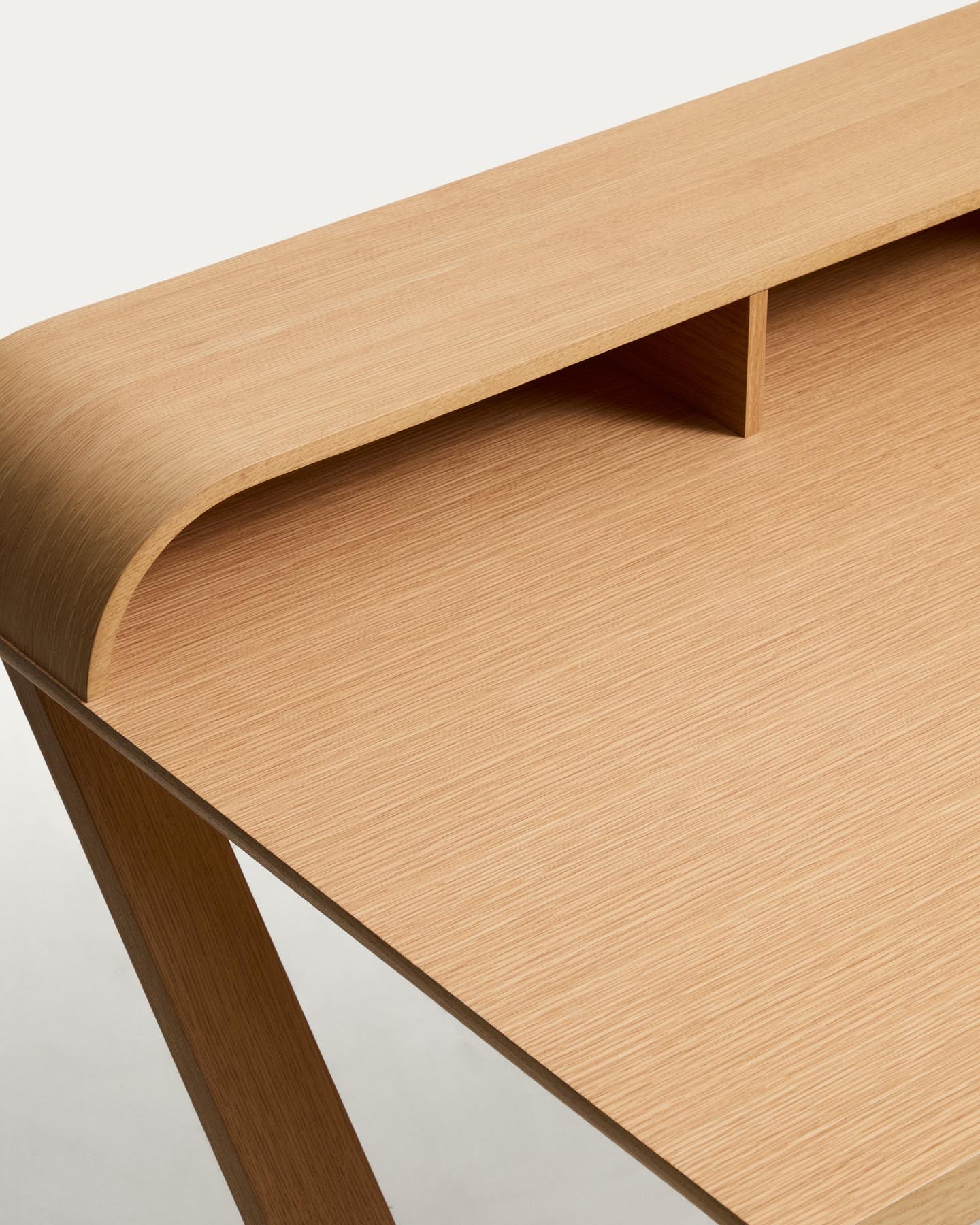 Schreibtisch Dilare aus Eichenfurnier, 120 x 85 cm in Natur präsentiert im Onlineshop von KAQTU Design AG. Schreibtisch ist von Kave Home