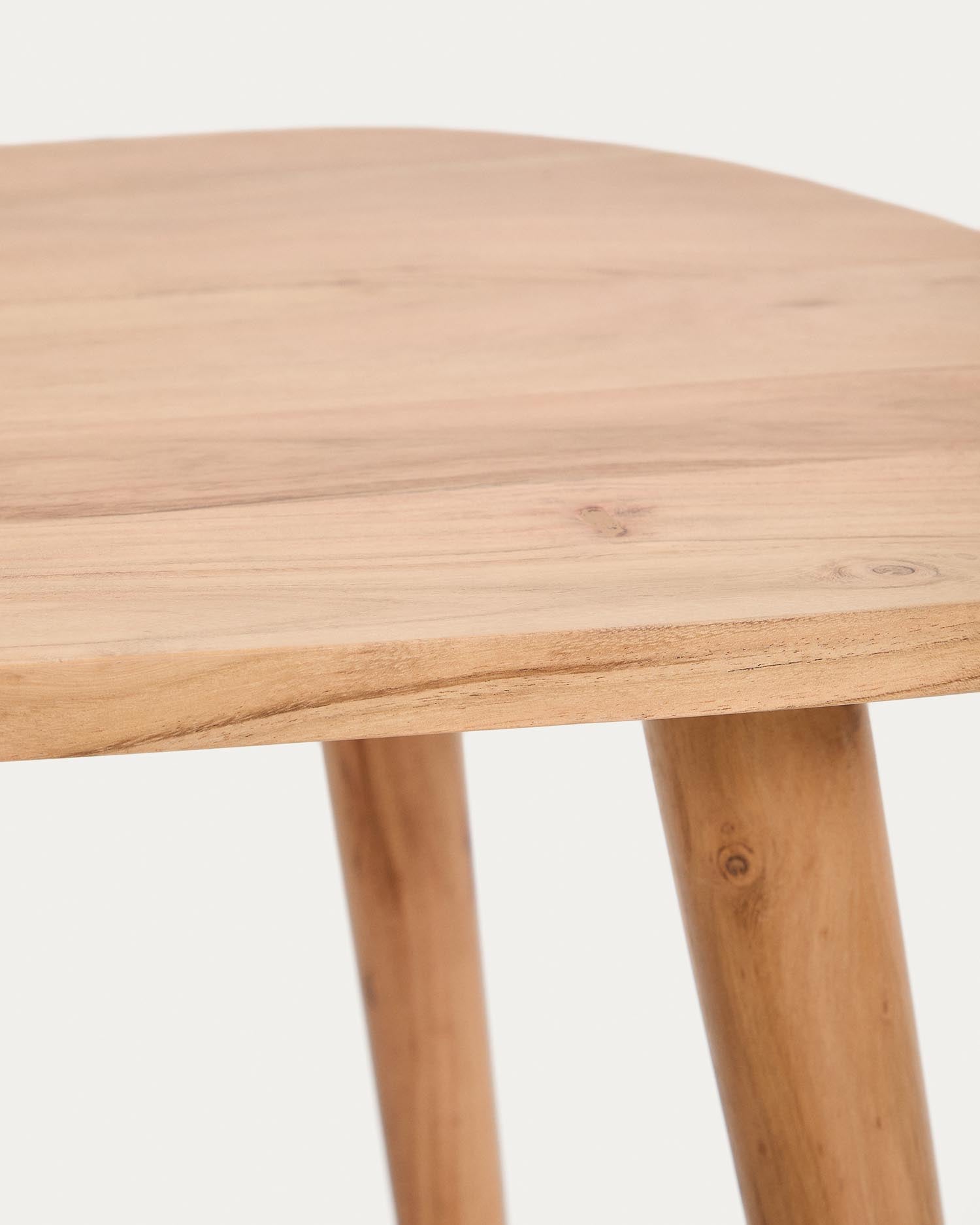 Couchtisch Duvani aus massivem Akazienholz mit gebleichtem Finish Ø 110 x 60 cm in Beige präsentiert im Onlineshop von KAQTU Design AG. Beistelltisch ist von Kave Home